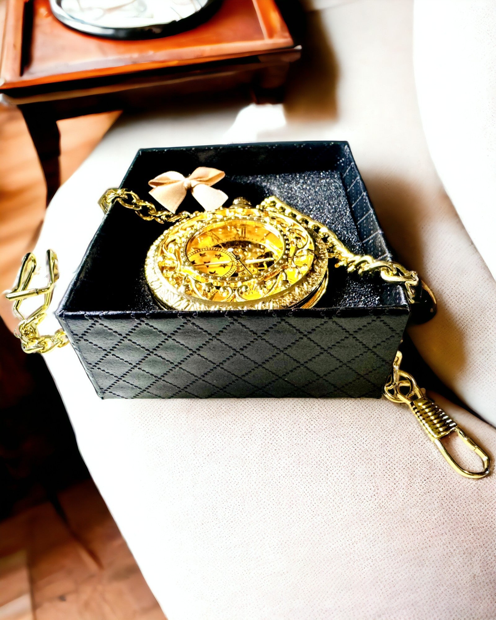 "Złoty Majestat" - Luksuriøst Mekanisk Lommeur med Gennemsigtigt Kerne. Personliggørelse med Gravering