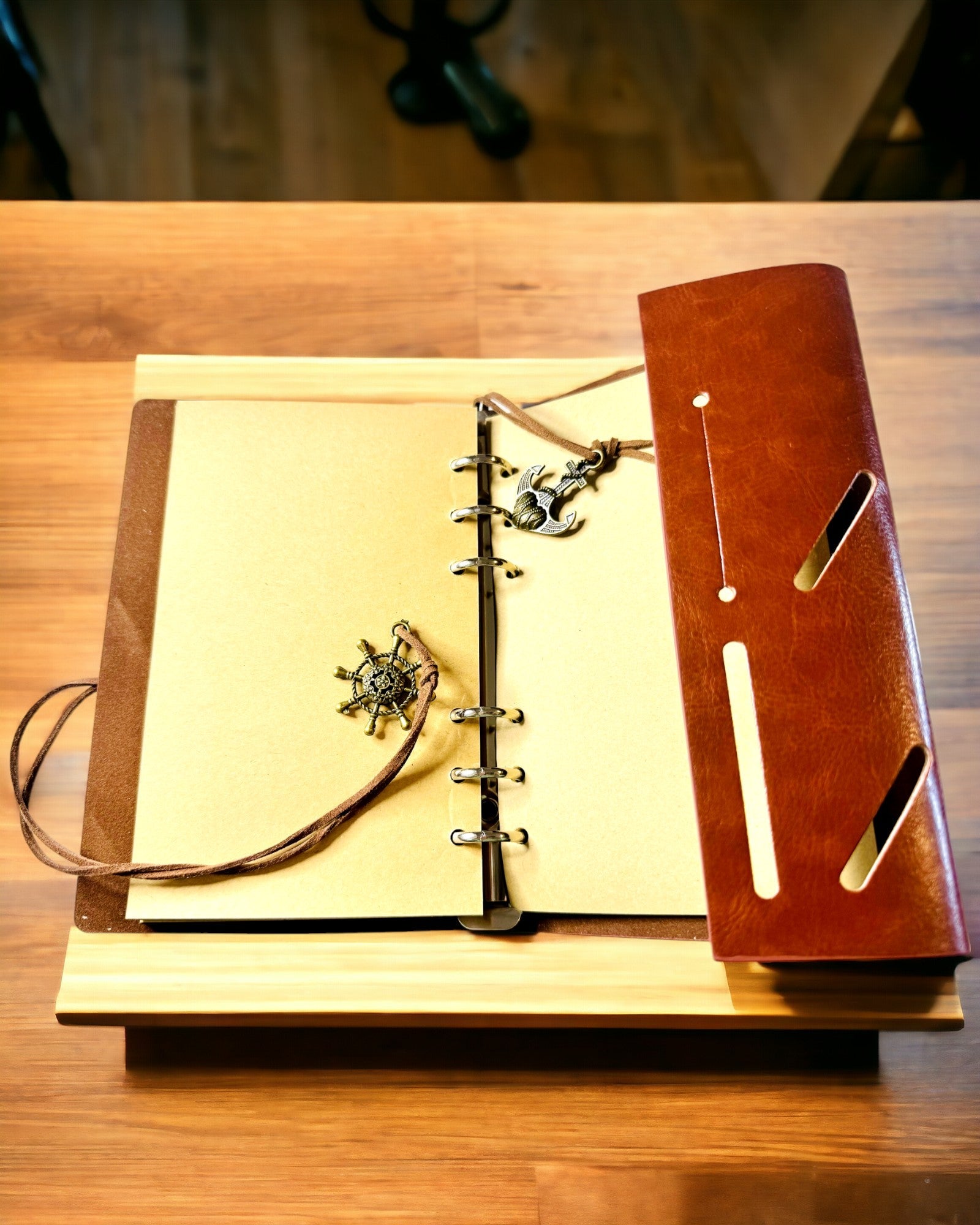 Vintage Sejlernotesbog A6 eller A7 størrelse - med Kompasmotiv og Lejede Sider - Tilgængelig i forskellige Farvevarianter, mulighed for gravering