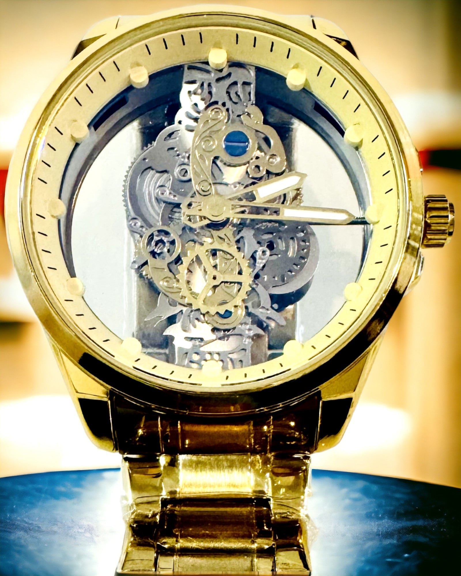 Herreur med sportsdesign og gennemsigtigt kvartsurværk på begge sider samt armbånd i aluminium – Ideel som gave. Personliggørelse med gravering