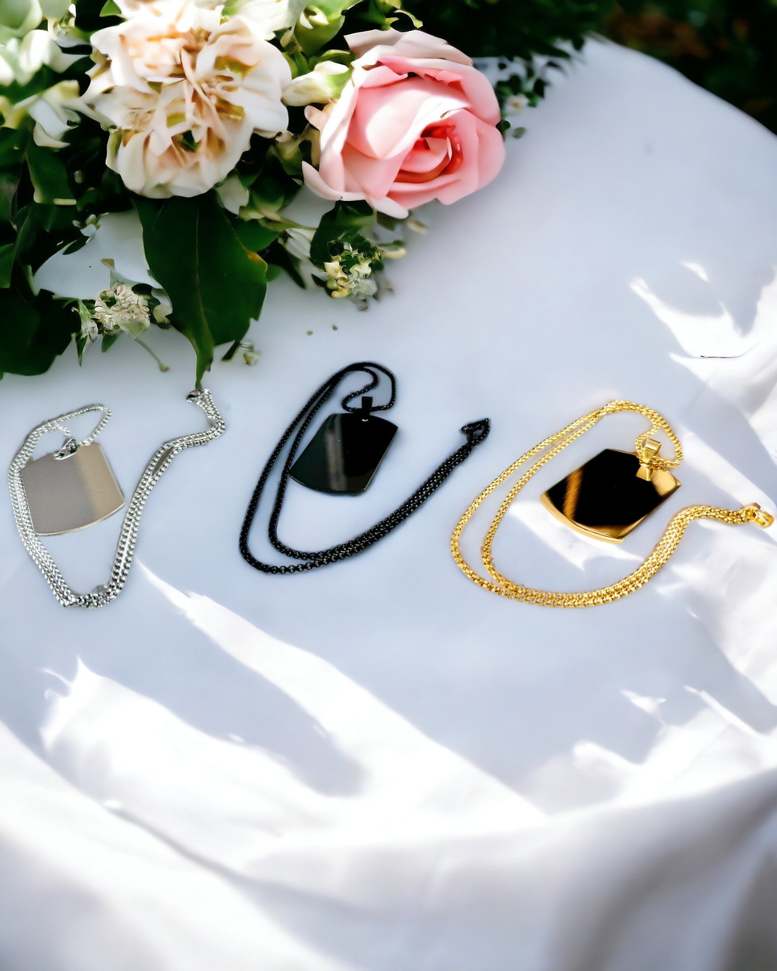 Halskæde med Dog Tag "Tre Nuancer af Stil" - ID-brik - Elegant Vedhæng i Rustfrit Stål med Mulighed for Gravering