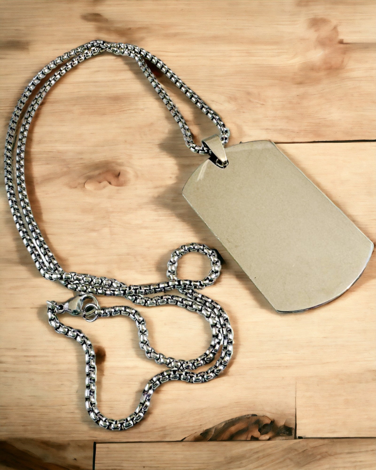 Halskæde med Dog Tag "Tre Nuancer af Stil" - ID-brik - Elegant Vedhæng i Rustfrit Stål med Mulighed for Gravering