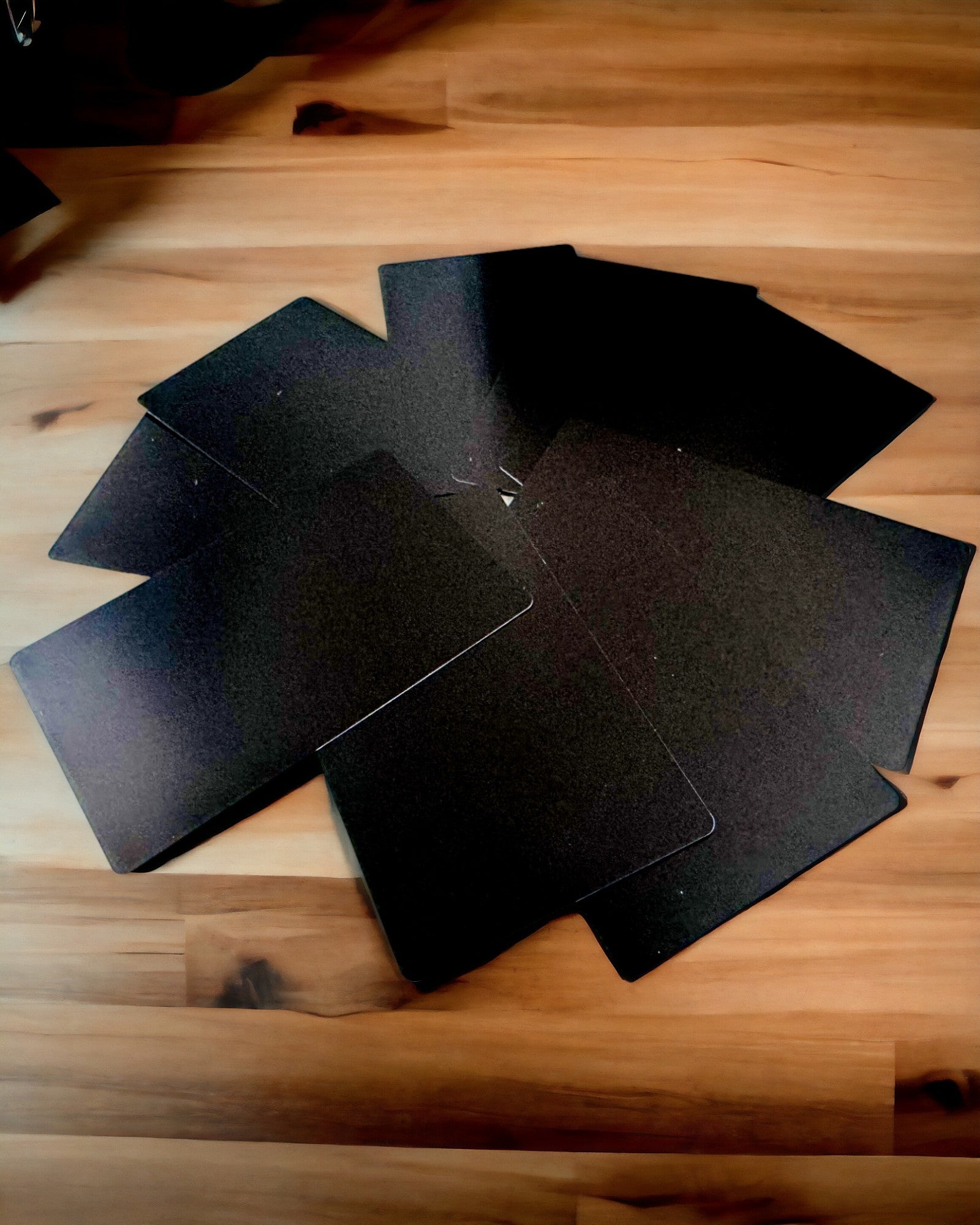 Eksklusivt Sort Metal Visitkort med Mulighed for Personalisering – Ideel som Gave