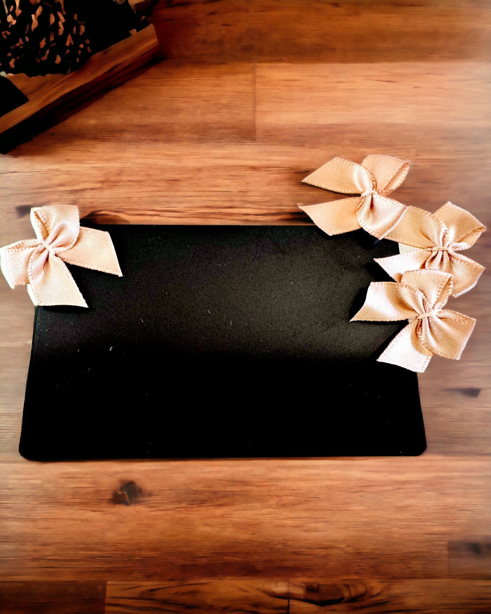 Eksklusivt Sort Metal Visitkort med Mulighed for Personalisering – Ideel som Gave