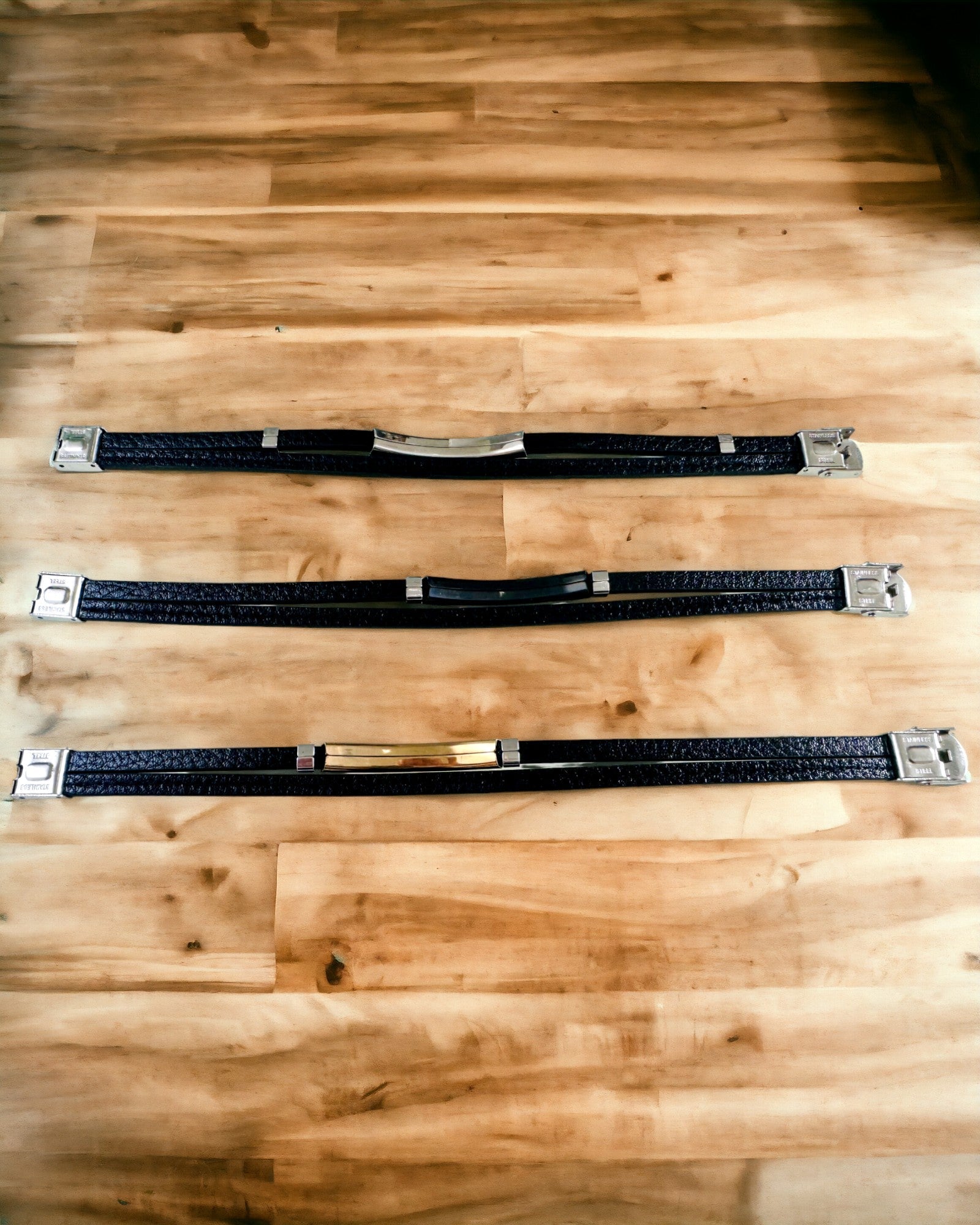 Sportsarmbånd i PU-læder og rustfrit stål med mulighed for gravering – 3 farver