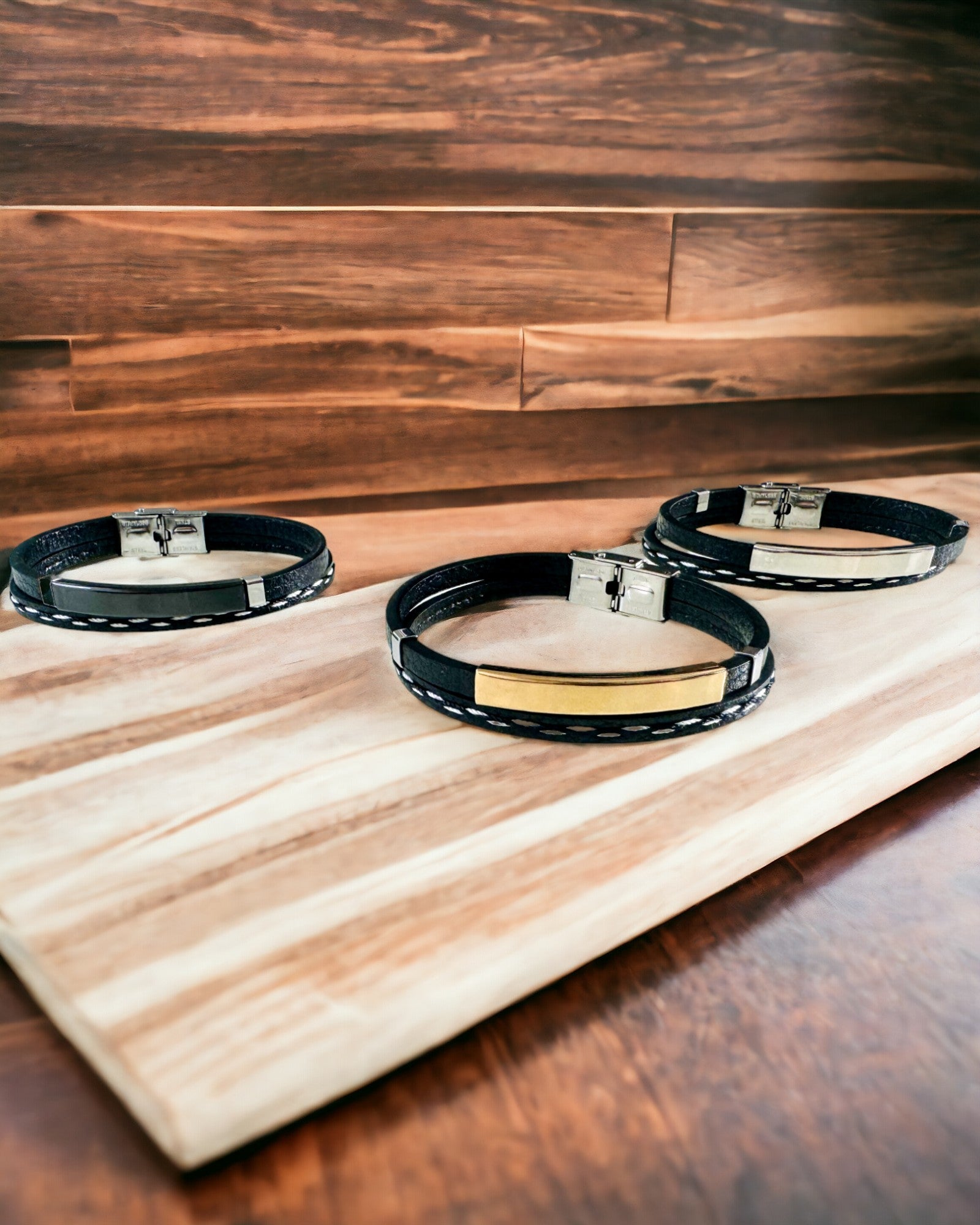 Sportsarmbånd i PU-læder og rustfrit stål med mulighed for gravering – 3 farver