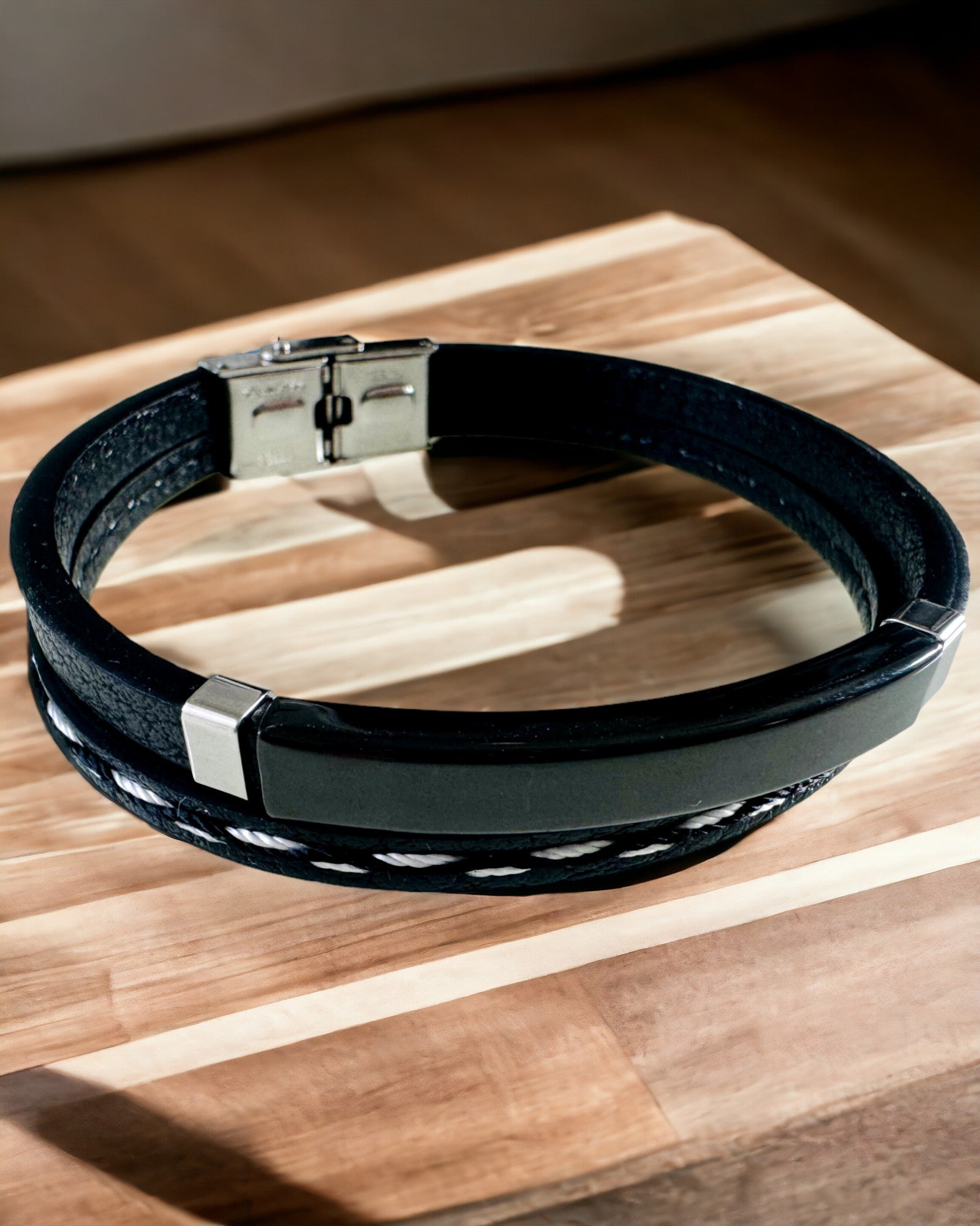 Sportsarmbånd i PU-læder og rustfrit stål med mulighed for gravering – 3 farver