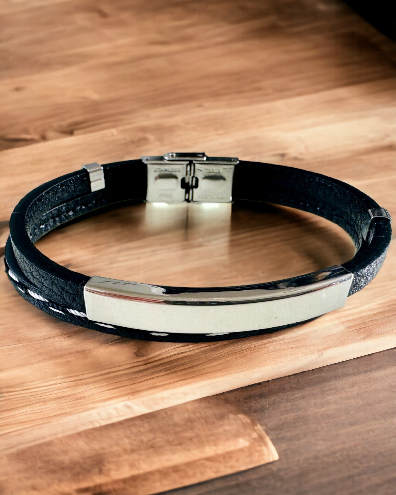 Sportsarmbånd i PU-læder og rustfrit stål med mulighed for gravering – 3 farver