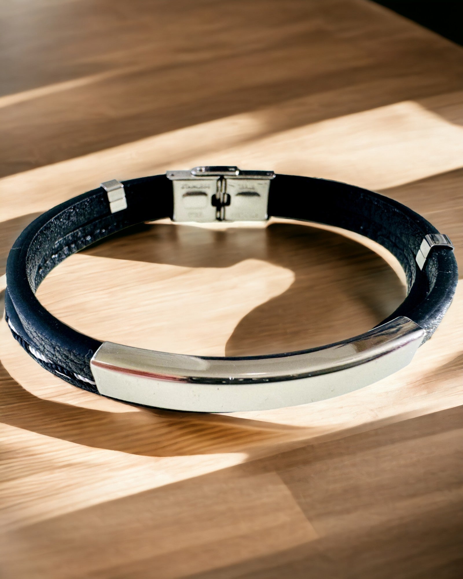 Sportsarmbånd i PU-læder og rustfrit stål med mulighed for gravering – 3 farver