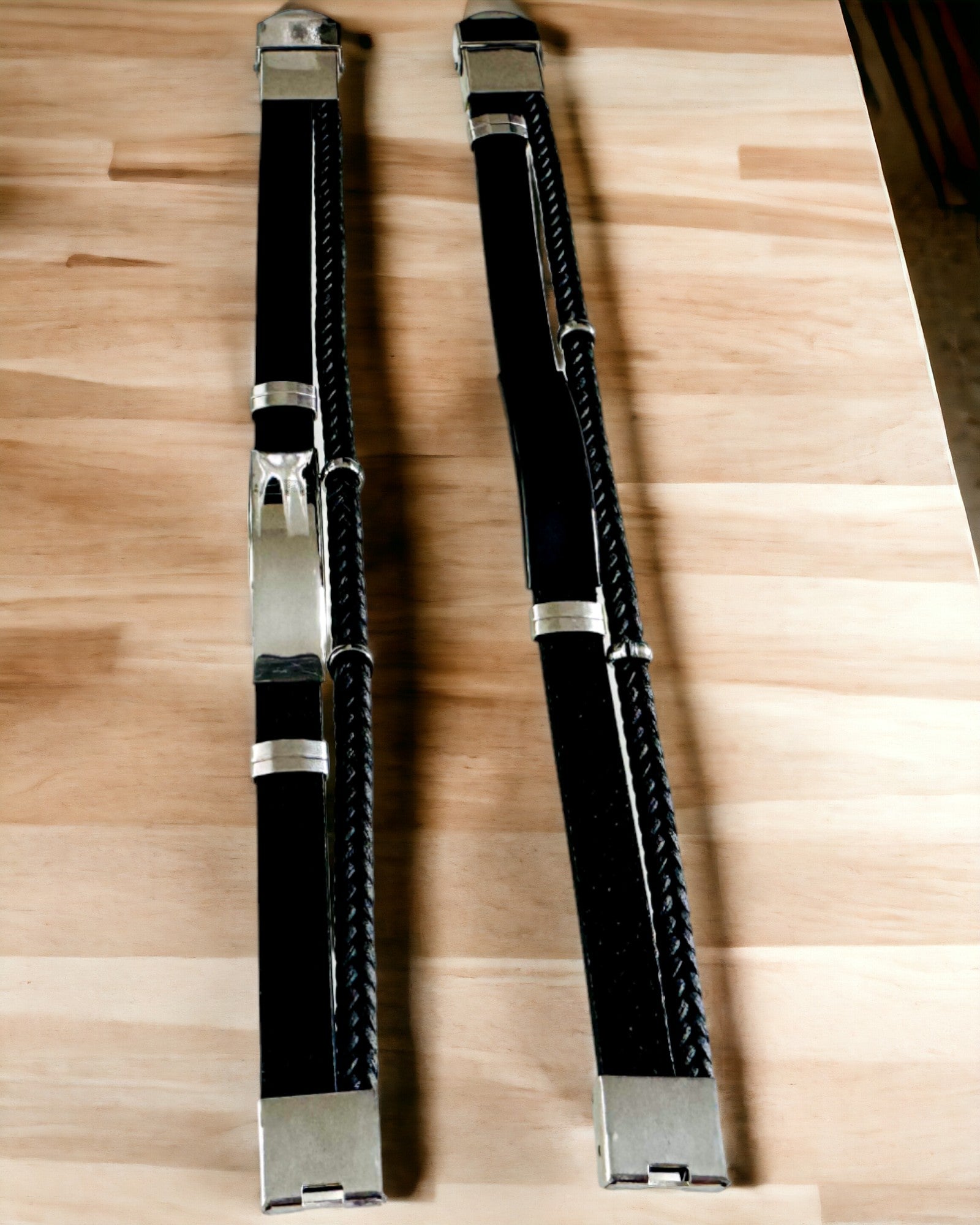 Herrearmbånd i PU-læder og rustfrit stål med mulighed for gravering – Tilgængelig i to farvevarianter