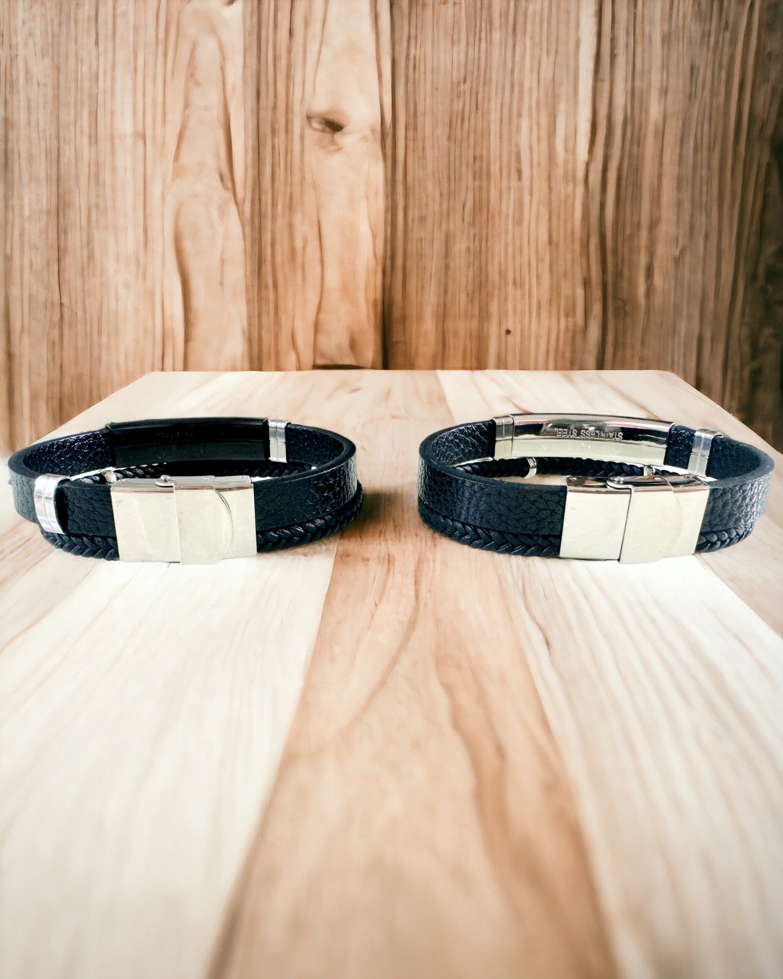 Herrearmbånd i PU-læder og rustfrit stål med mulighed for gravering – Tilgængelig i to farvevarianter