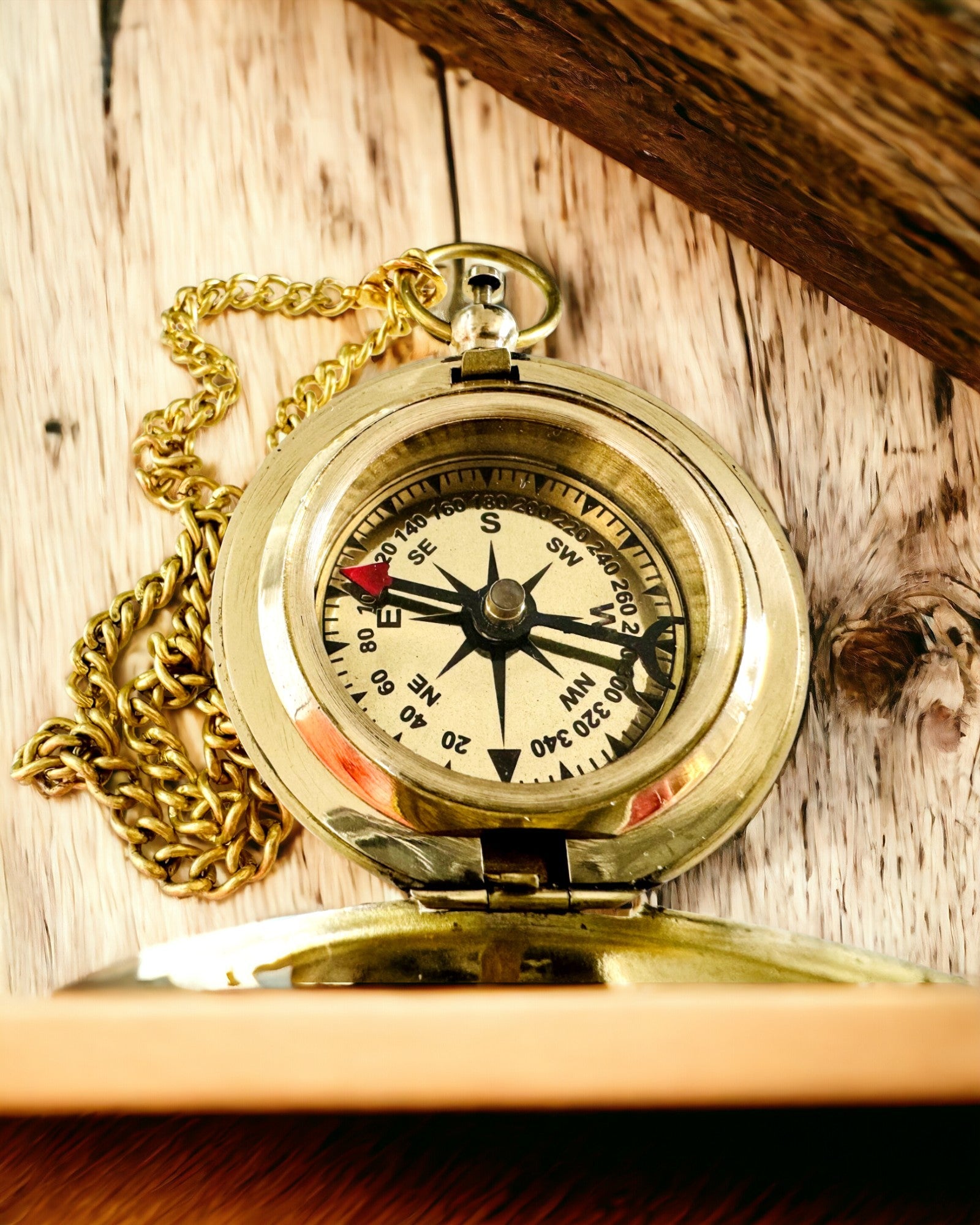 Kompas i gylden farve Przygoda – Elegant Oplevelsesnavigator