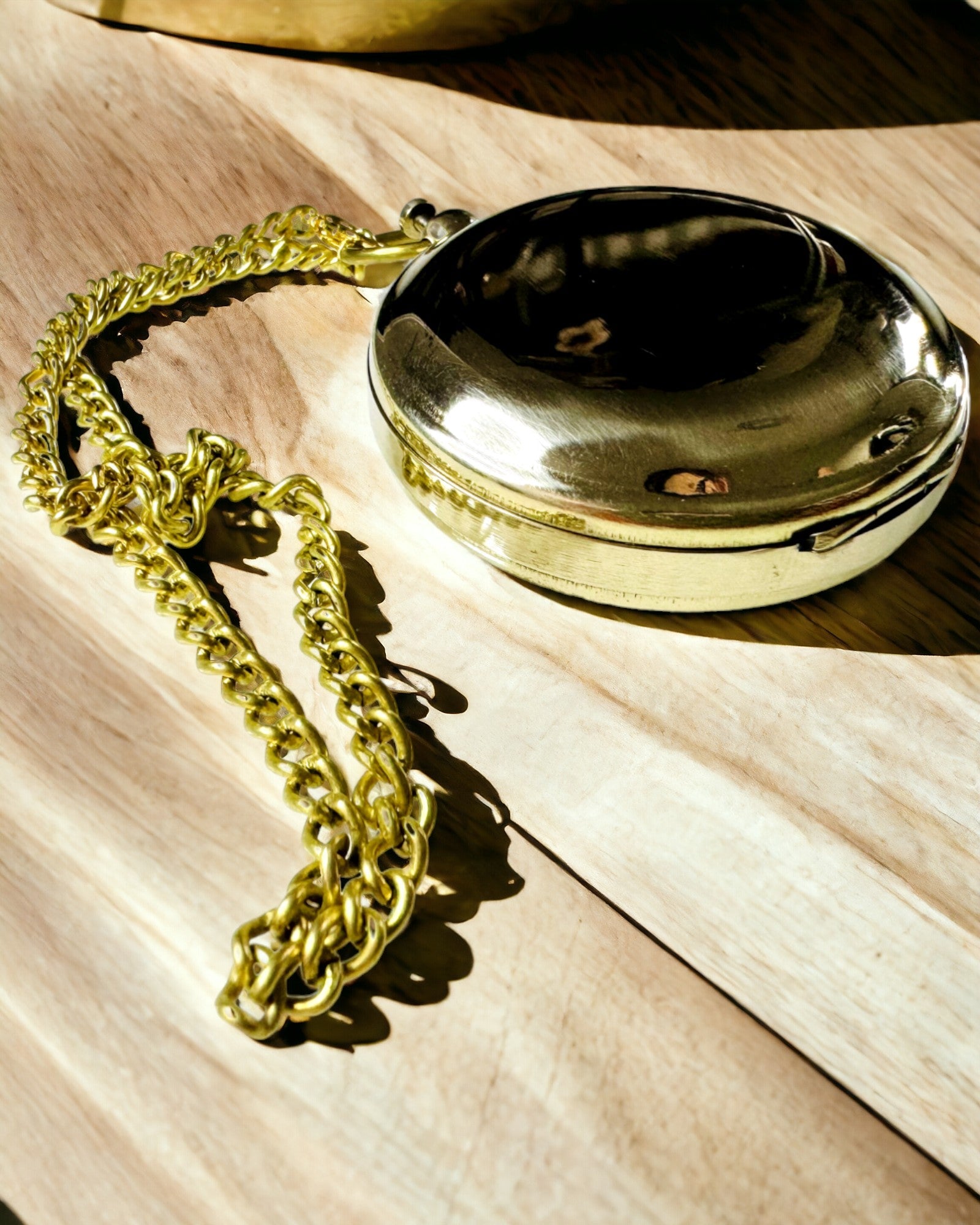 Kompas i gylden farve Przygoda – Elegant Oplevelsesnavigator