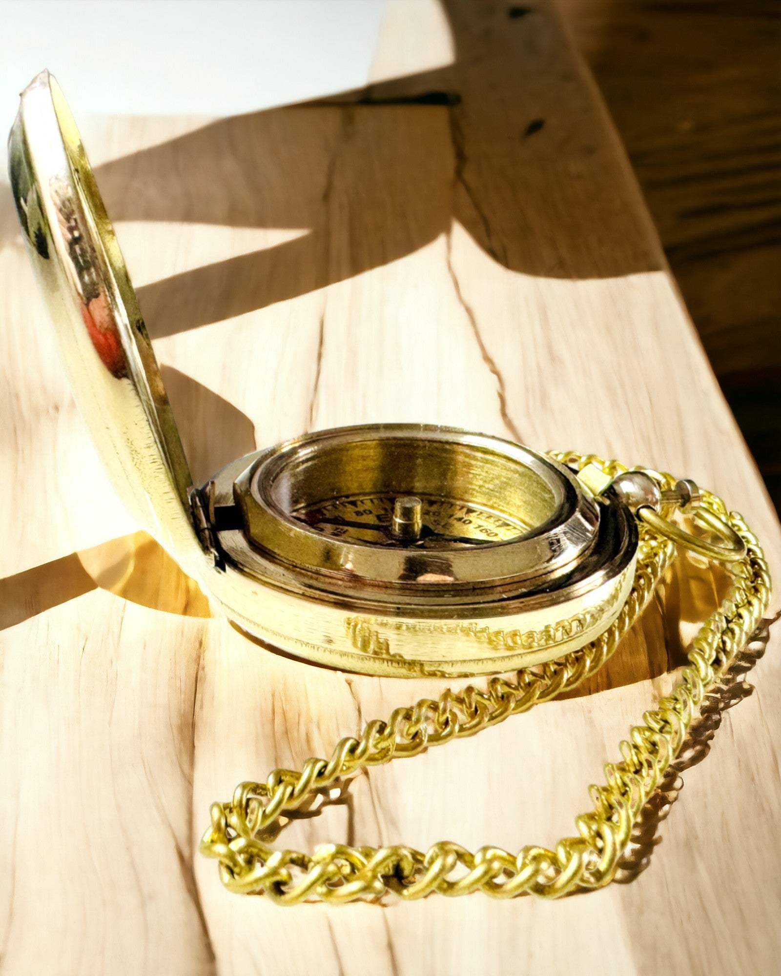 Kompas i gylden farve Przygoda – Elegant Oplevelsesnavigator