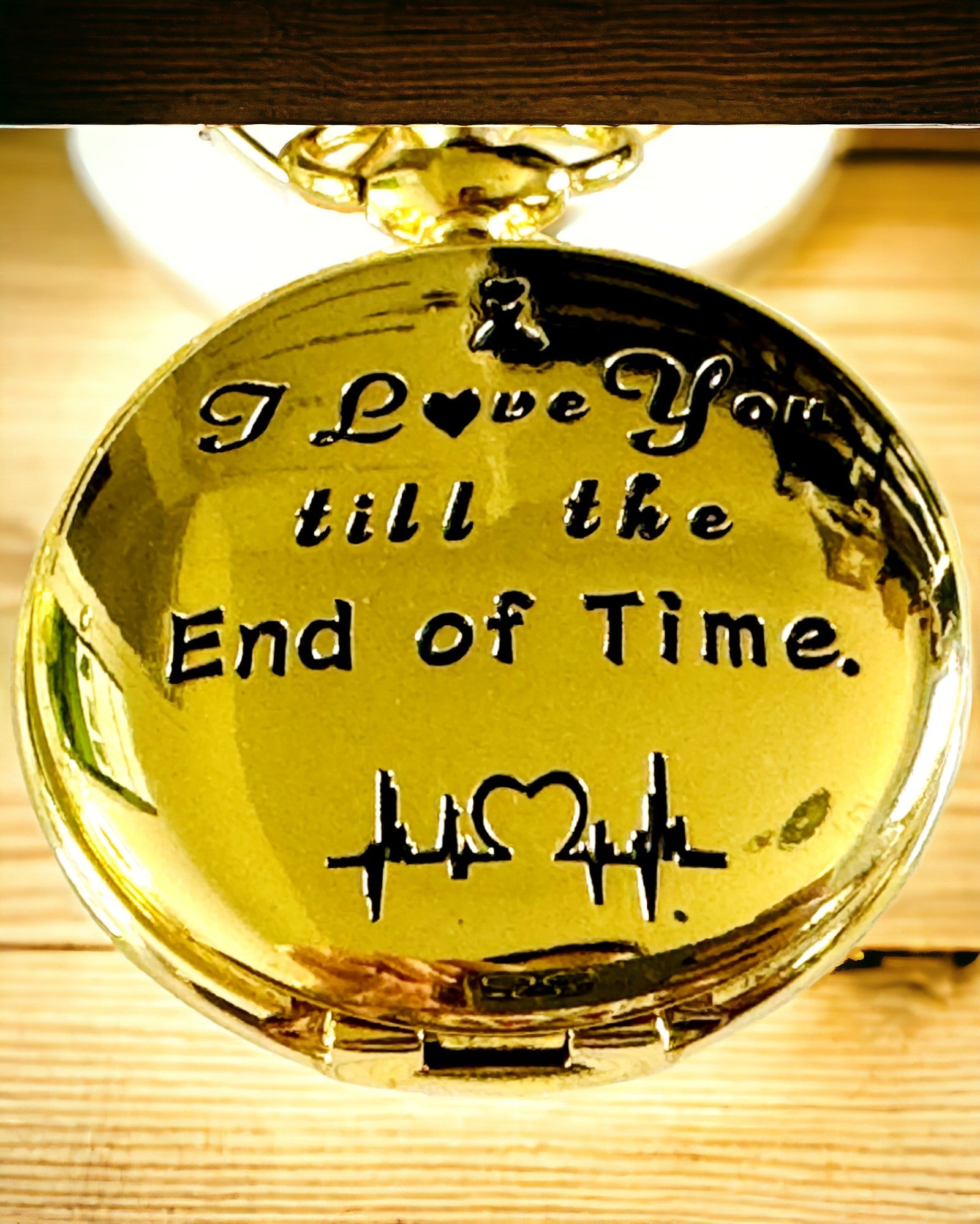 Guldfarvet lommeur i retrostil med mulighed for gravering