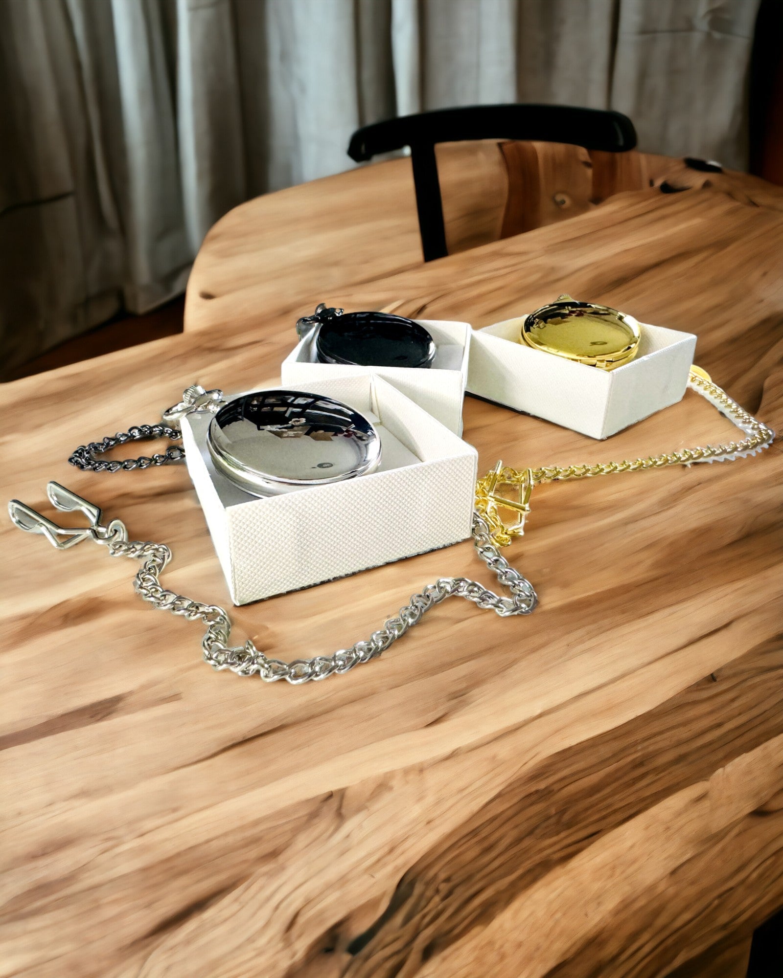 Sort lommeur "Elegancja Czasu" med mulighed for personalisering