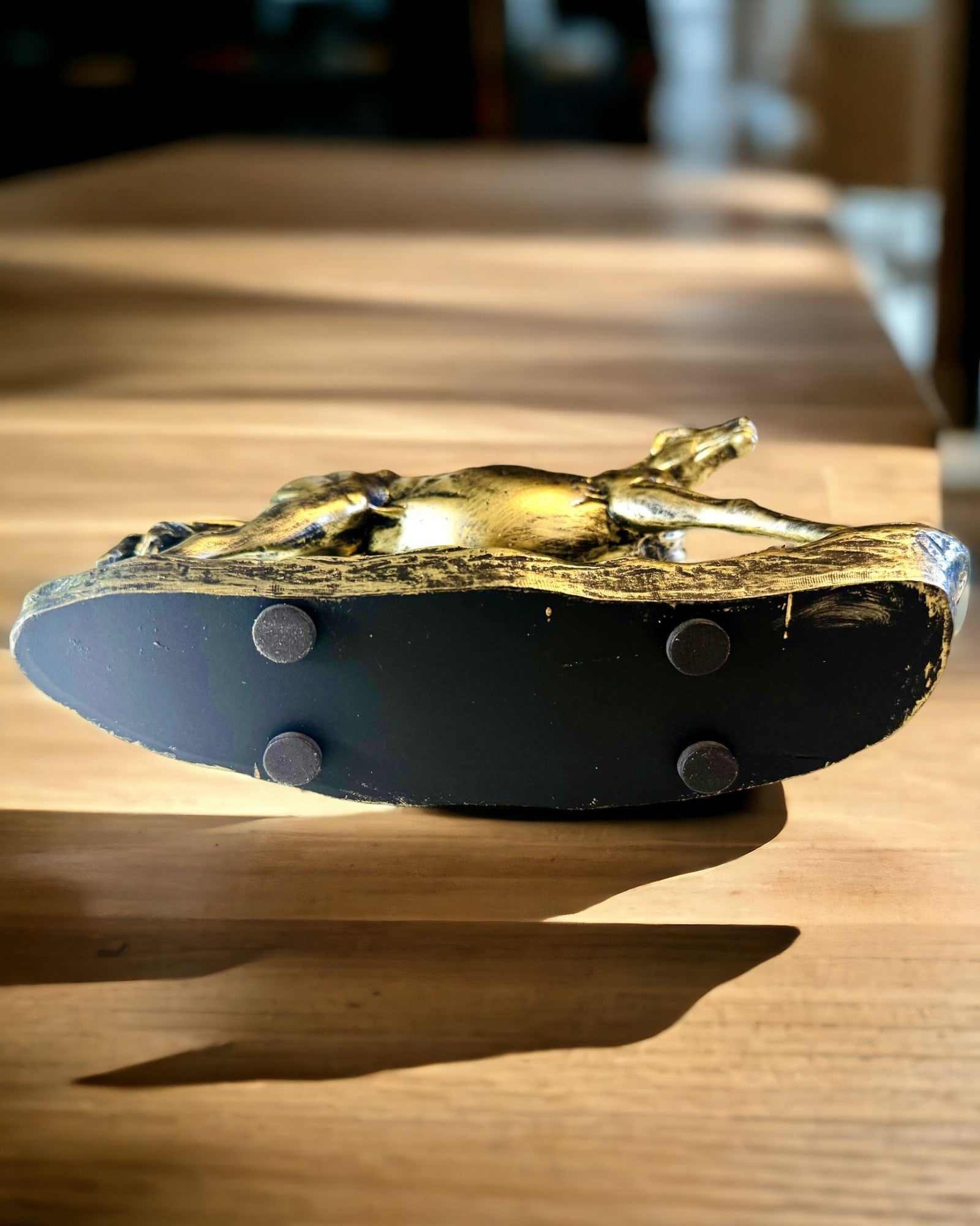 Statuette af Galoperende Hest i Harpiks med Mulighed for Gravering