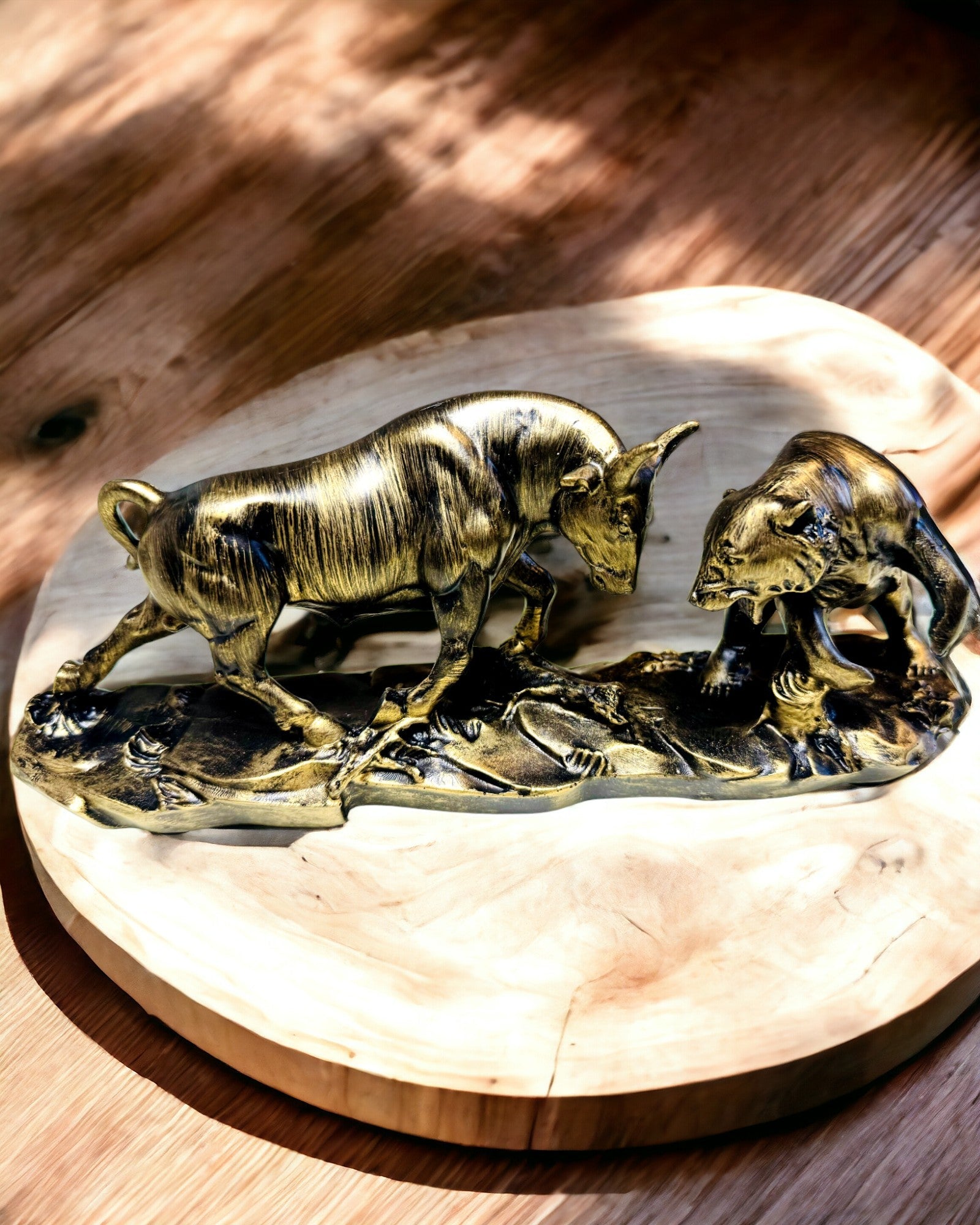 Skulptur "To rivaler" - Tyr og Bjørn - Symbolik for Finansmarkedet, Mulighed for Gravering - kobberfarvet