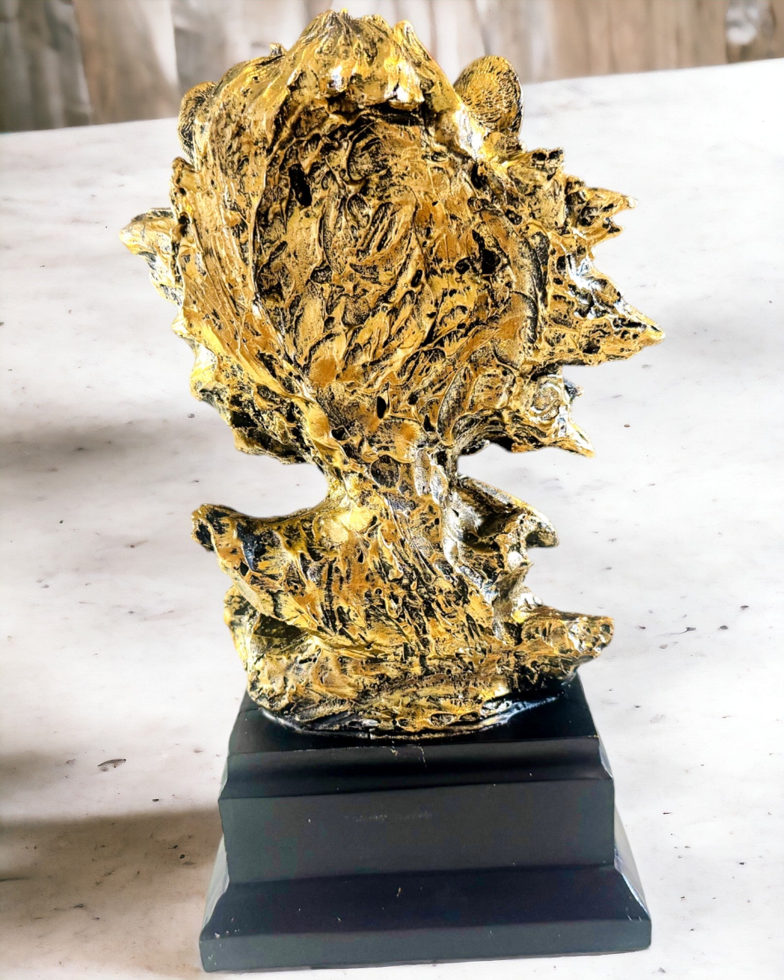 Kongelig Løve - Majestætisk Dekorationsfigur med Mulighed for Gravering, 2 farvevarianter at vælge imellem, som gave