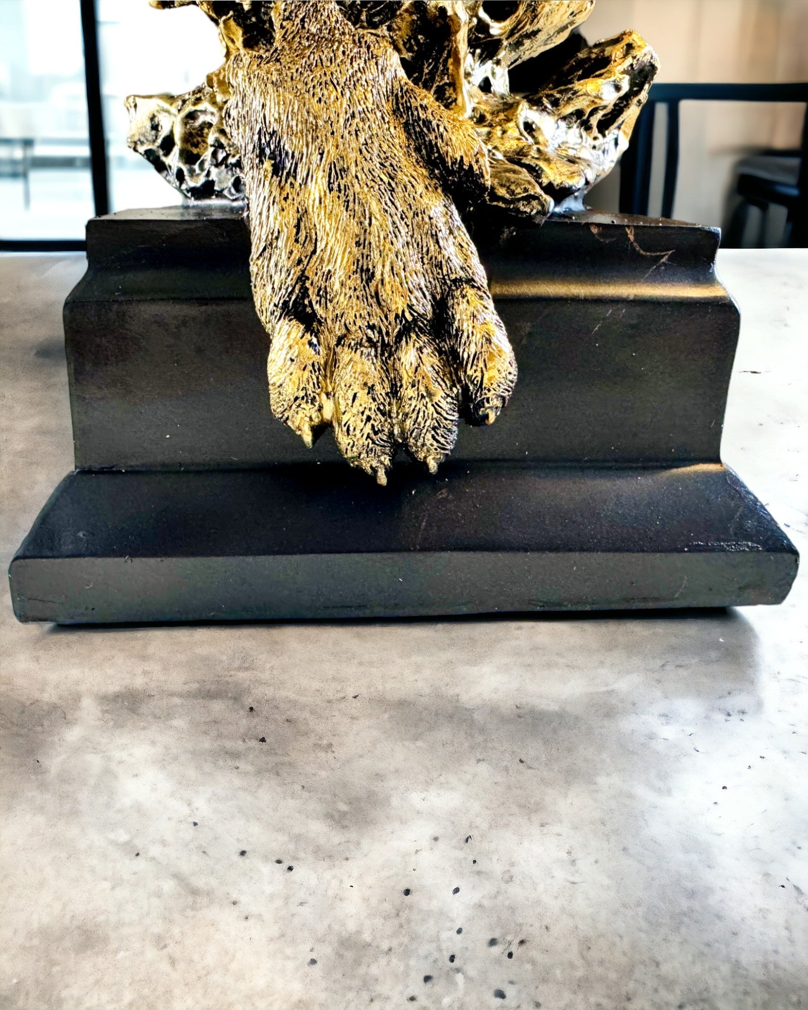 Kongelig Løve - Majestætisk Dekorationsfigur med Mulighed for Gravering, 2 farvevarianter at vælge imellem, som gave