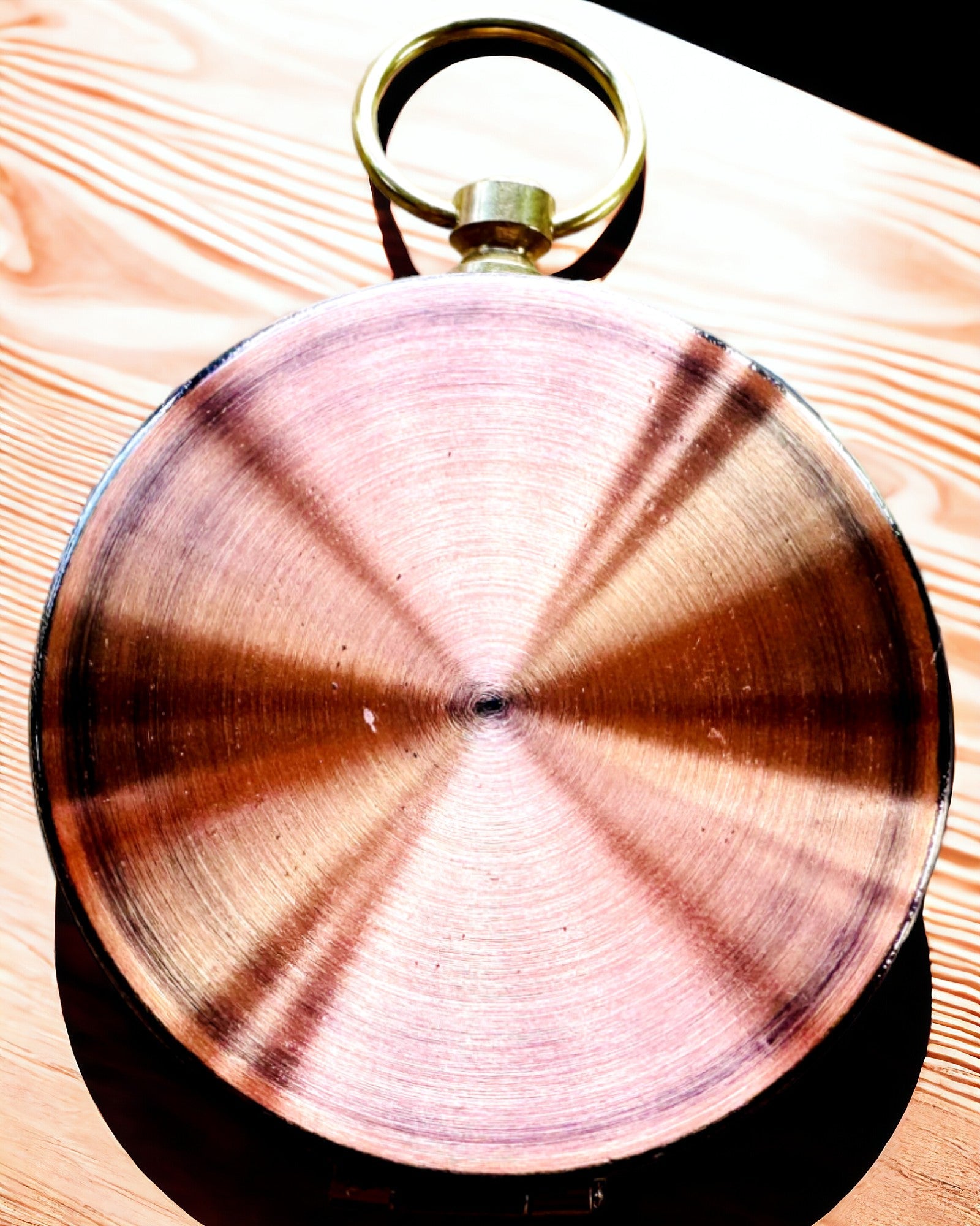 Kompas i rosaguld - navigationsinstrument i retrostil – bærbart og præcist instrument til retningsbestemmelse for rejsende og opdagelsesrejsende. Gravering, personalisering.