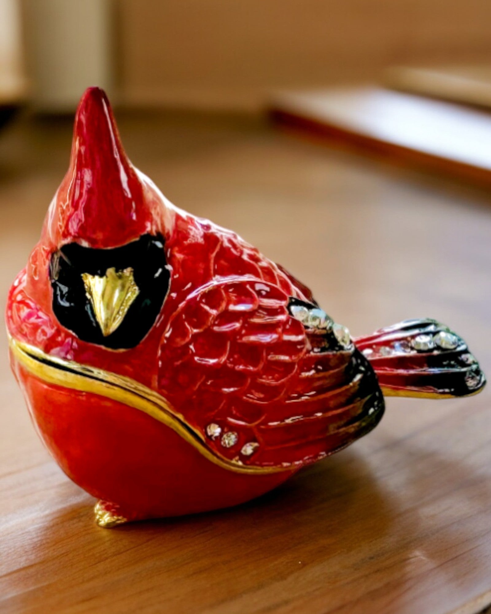 Elegant smykkeskrin formet som en kardinal med mulighed for gravering