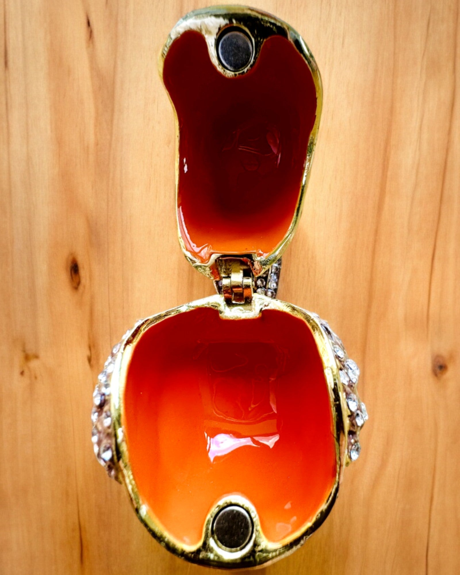 Farverig Spurv med Gravering - En Charmerende Skattekiste