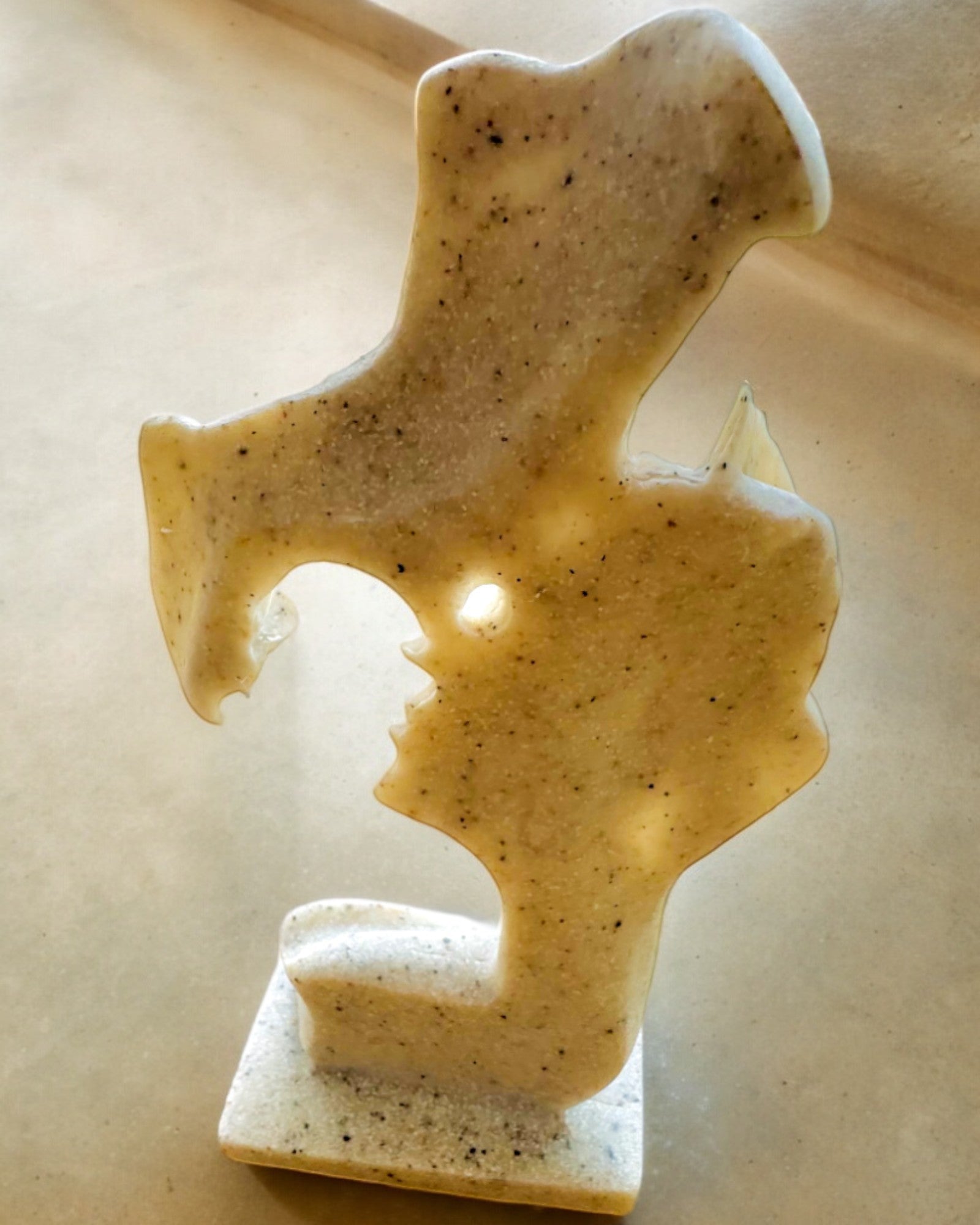 Figur "Elegance i Sten" farve hvid - 13,5 cm høj, Dekorativ med Mulighed for Gravering