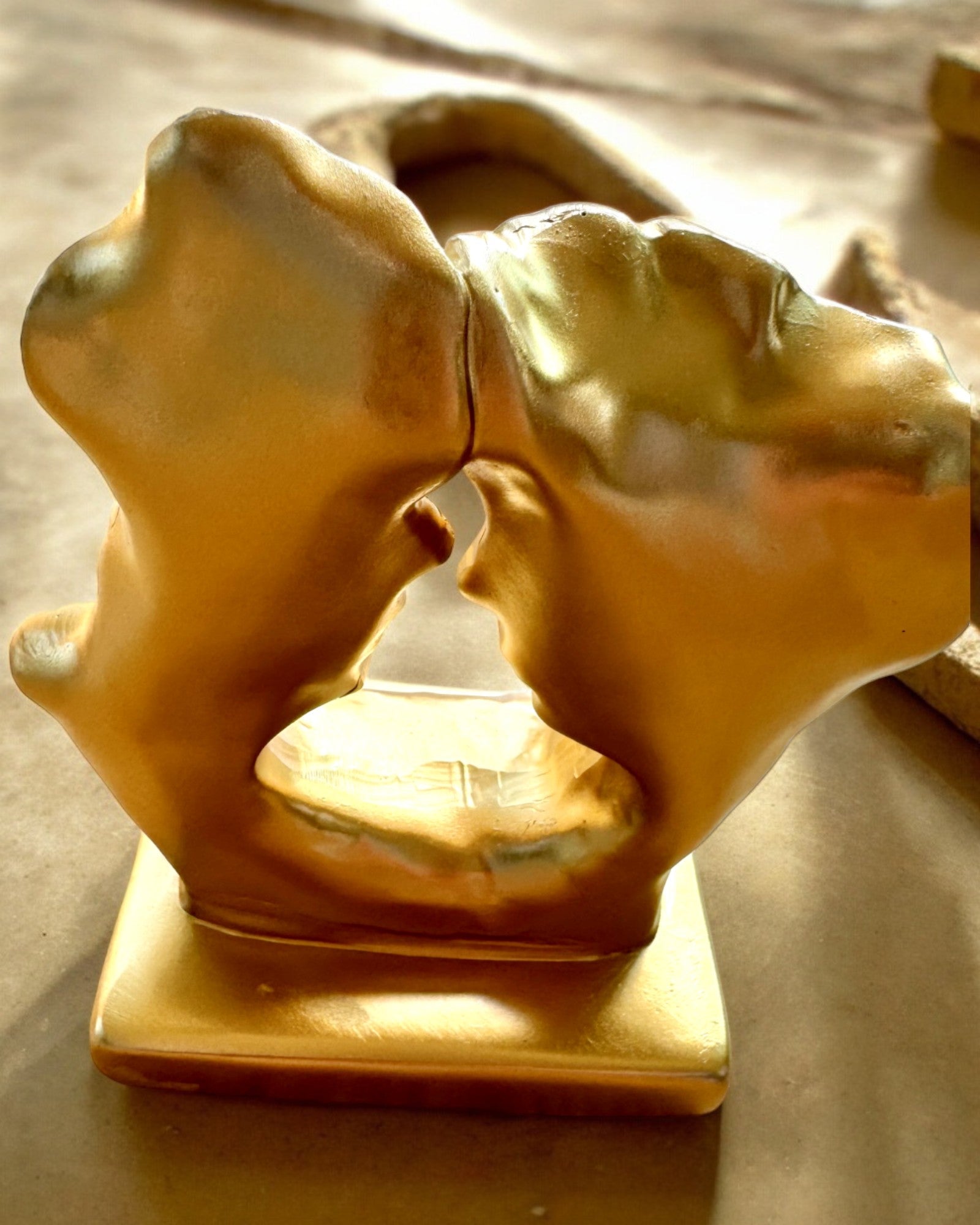 Figur "Złote Złączenie" - 13,5 cm høj, Dekorativ med Mulighed for Gravering