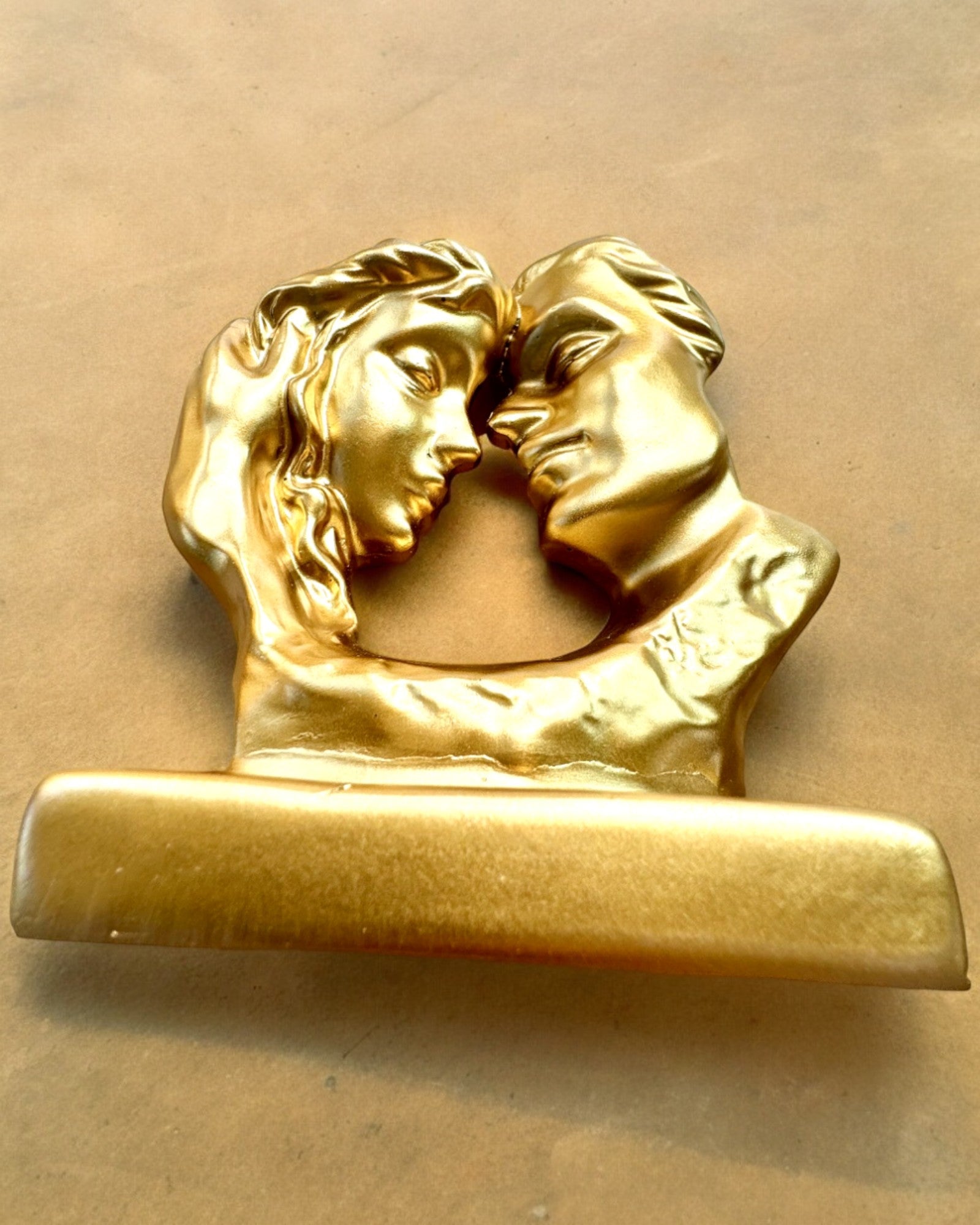 Figur "Złote Złączenie" - 13,5 cm høj, Dekorativ med Mulighed for Gravering