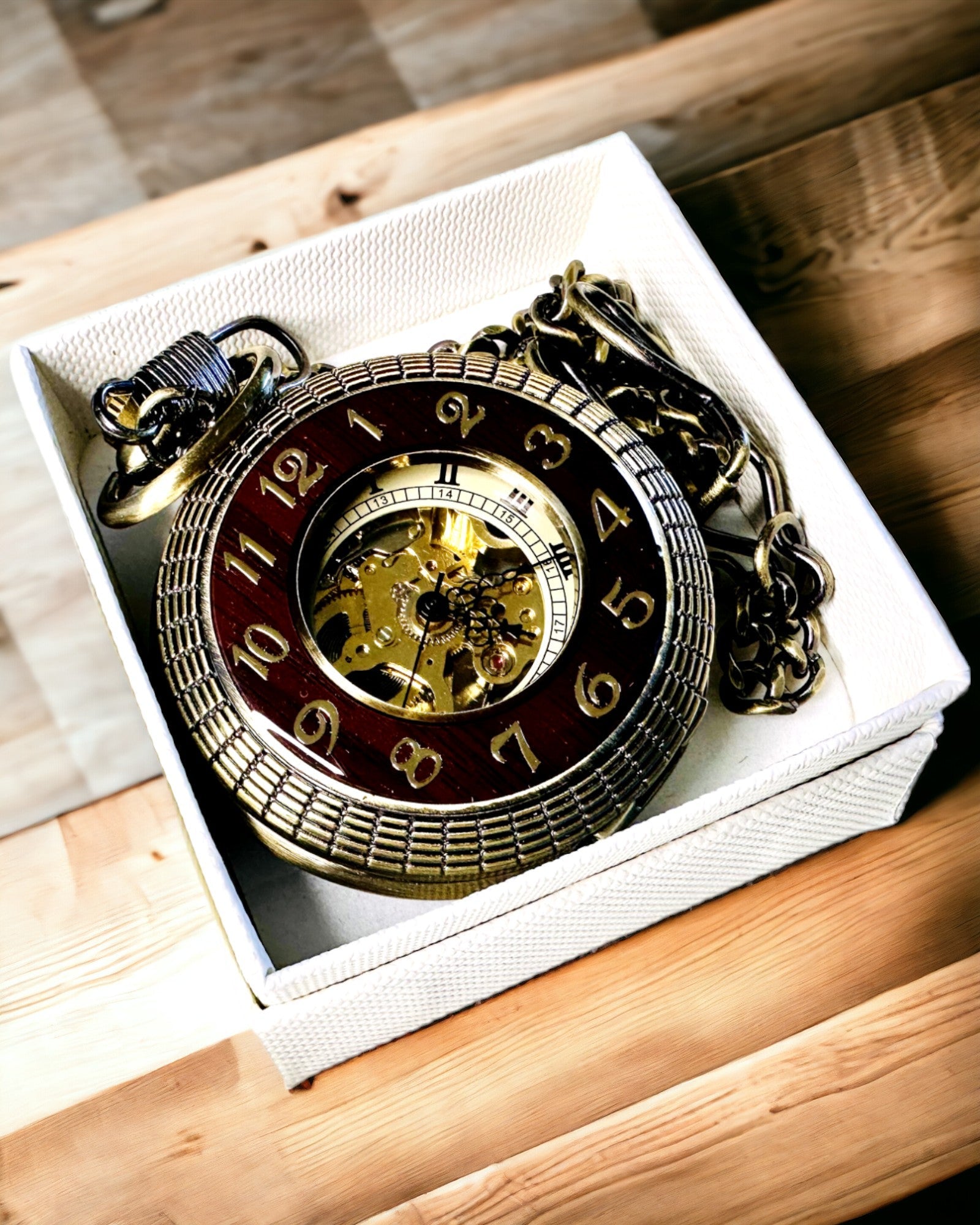 Lommeur med synlig mekanisme – mulighed for personliggørelse gennem gravering