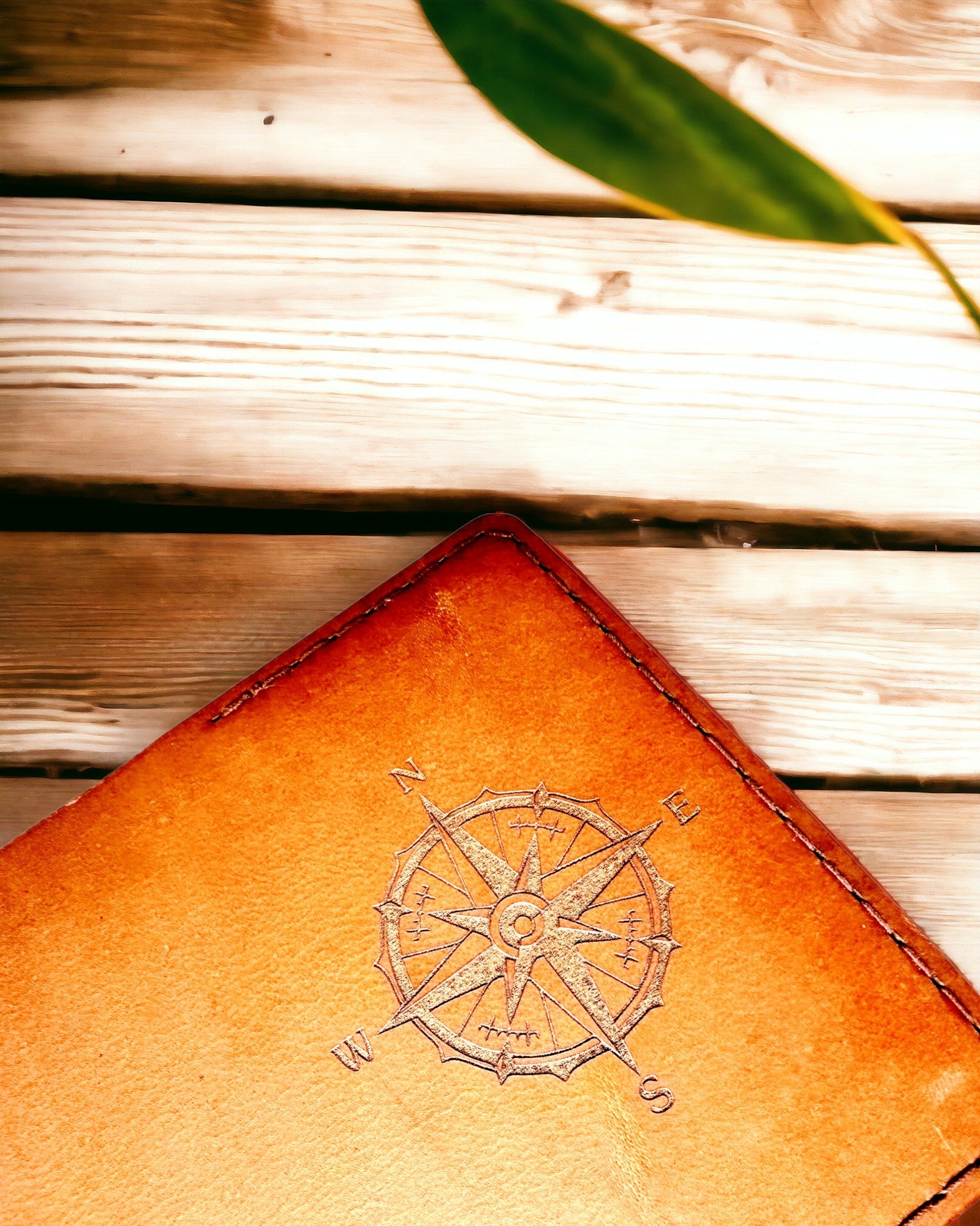 Etui "Rejsende" - Læderomslag til pas, personliggørelse med gravering - 2 farvevarianter