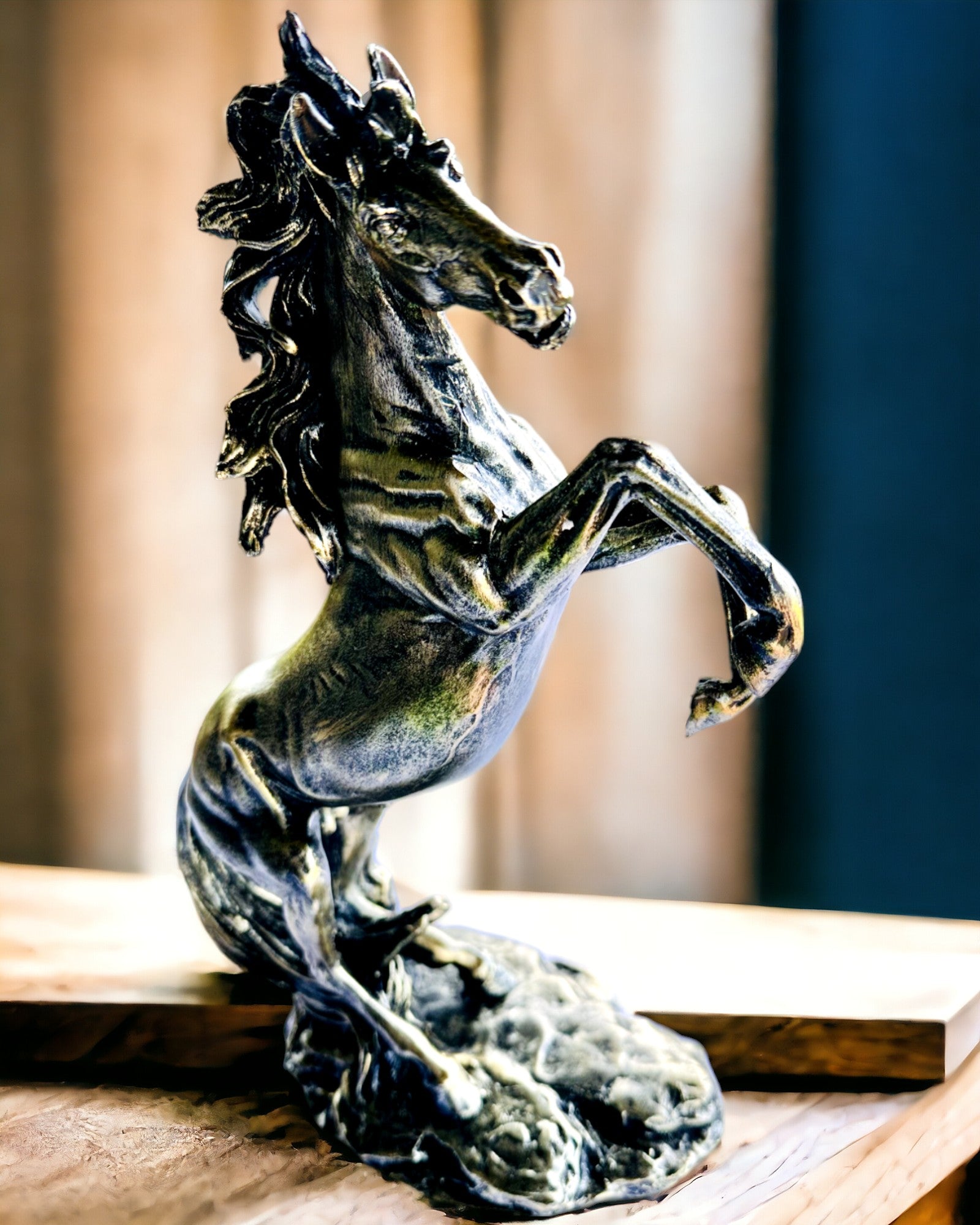 Noblesse - Figur, Statue af en Hest i Bevægelse - mulighed for personalisering med gravering som gave