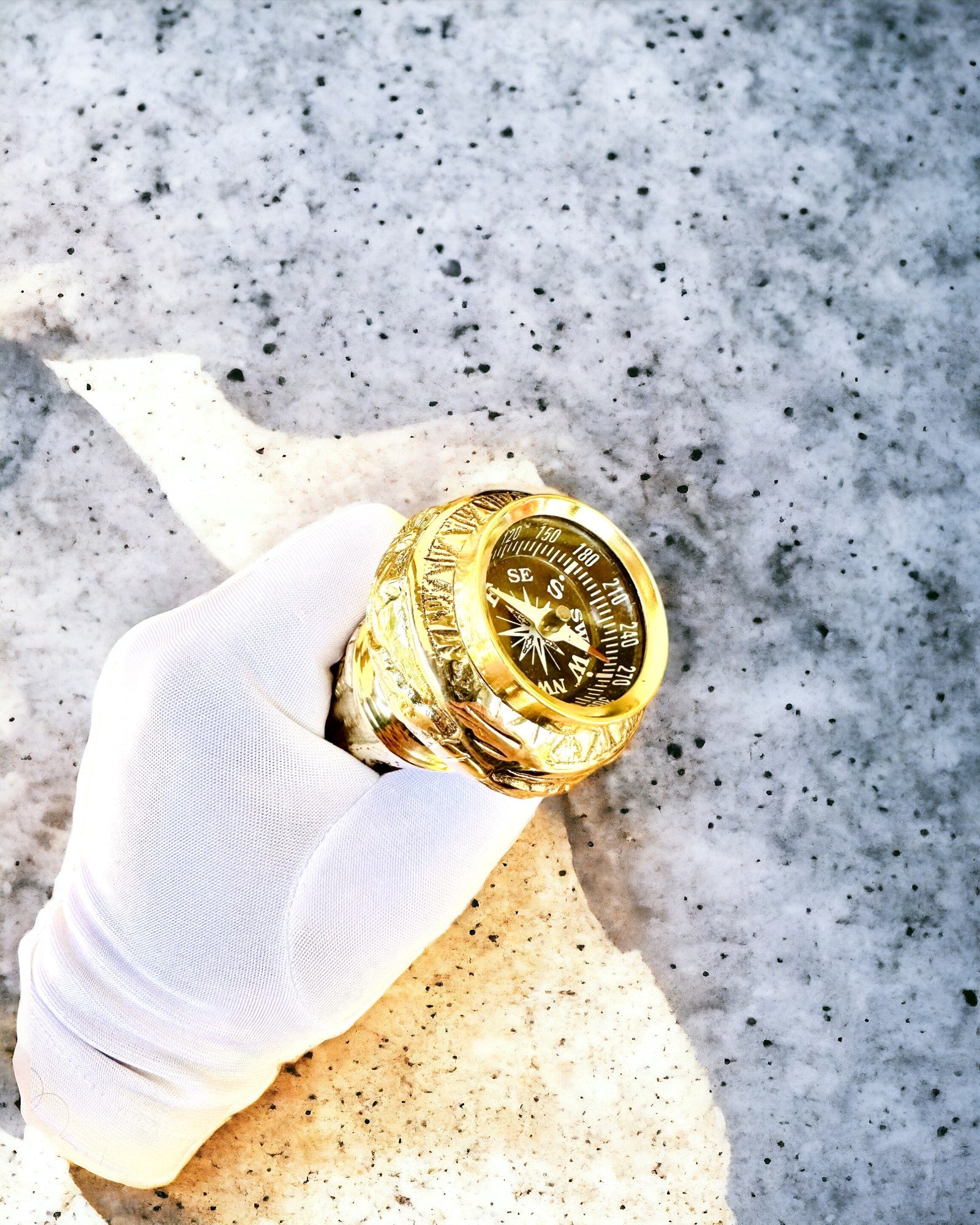 Kompasso Brown - Kærlighed til at gå - Håndskåret Træ - Eksklusiv Udgave med Mulighed for Gravering