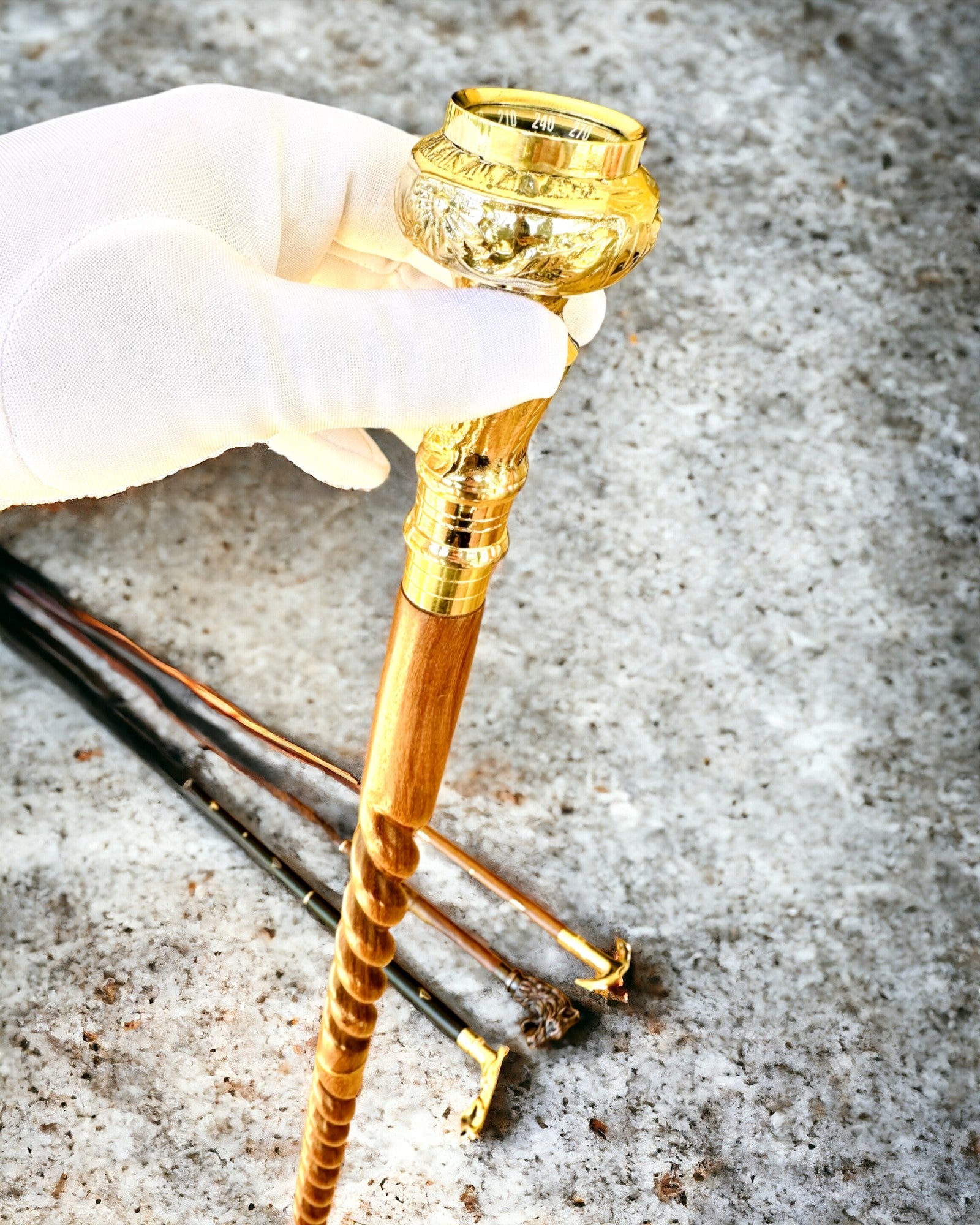 Kompasso Brown - Kærlighed til at gå - Håndskåret Træ - Eksklusiv Udgave med Mulighed for Gravering