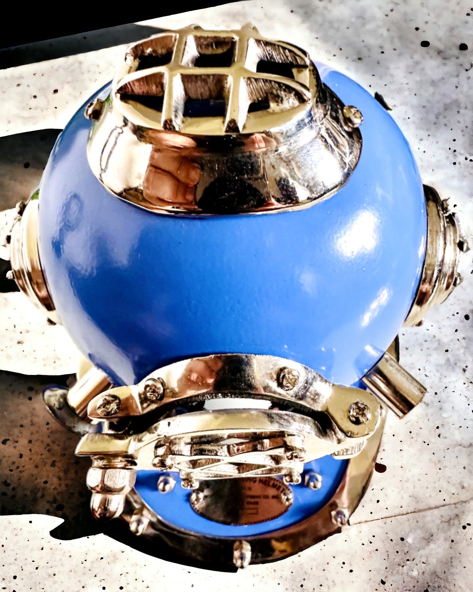 Dybdeopdagerens Hjelm - Samlerudgave med Mulighed for Gravering, 35 cm, gave til brandmand eller dykker