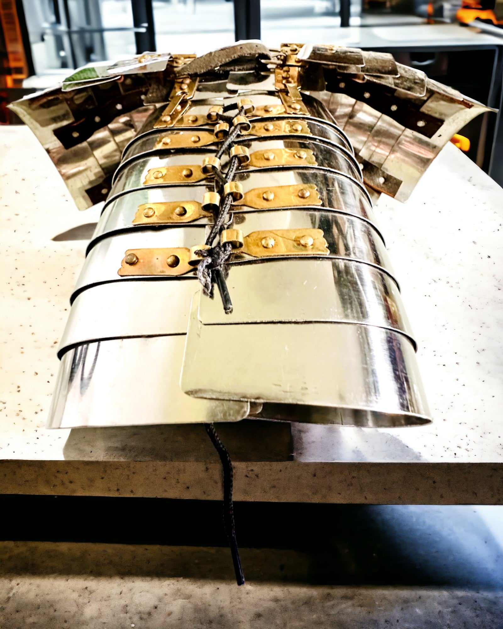 Bykrigerens Rustning - Håndlavet, Mulighed for Gravering, Højde Cirka 40 cm