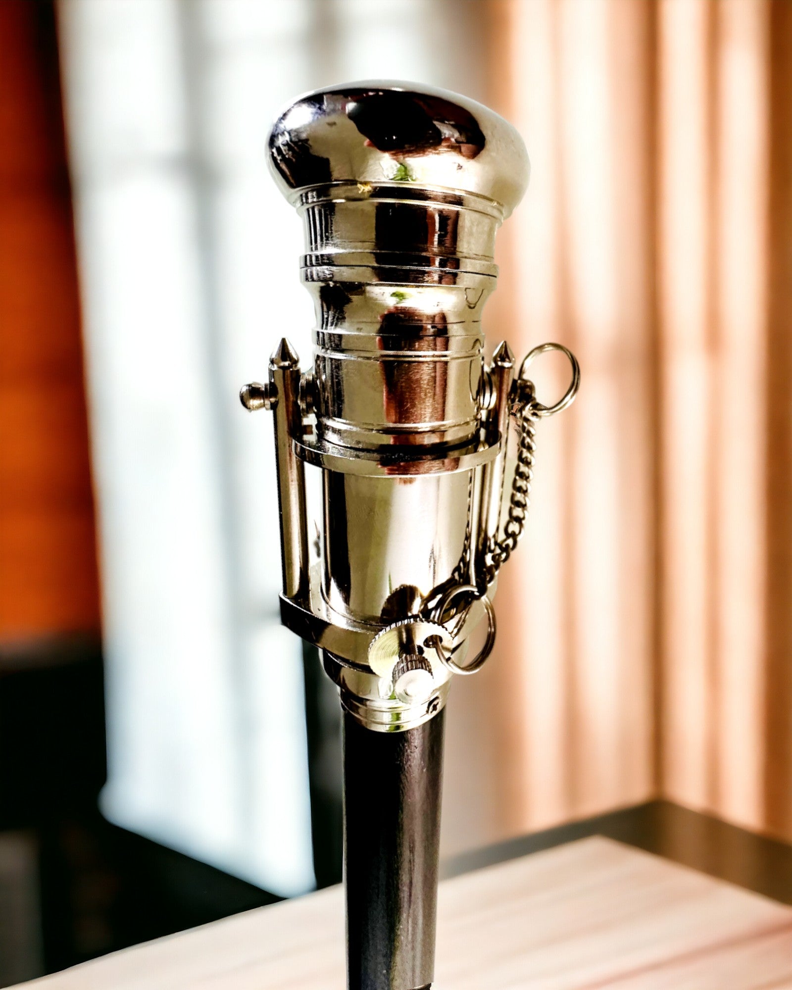 GÅSTOK MED HÅNDTAG OG KIKKERTFUNKTION – ELEGANT OG MODERNE, 95 CM - kaptajnens "Navigator's Crest"