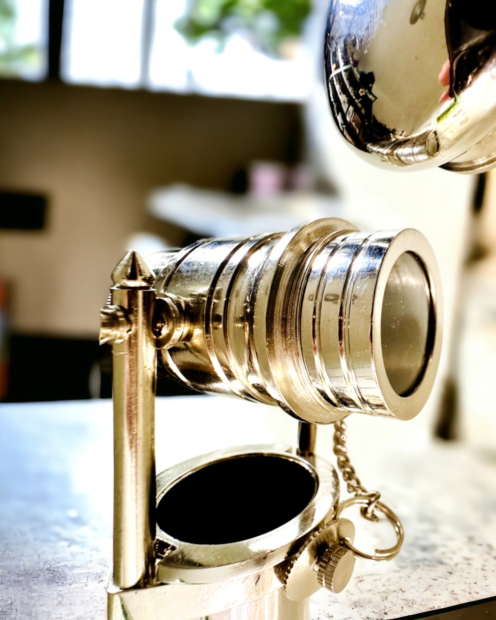 GÅSTOK MED HÅNDTAG OG KIKKERTFUNKTION – ELEGANT OG MODERNE, 95 CM - kaptajnens "Navigator's Crest"