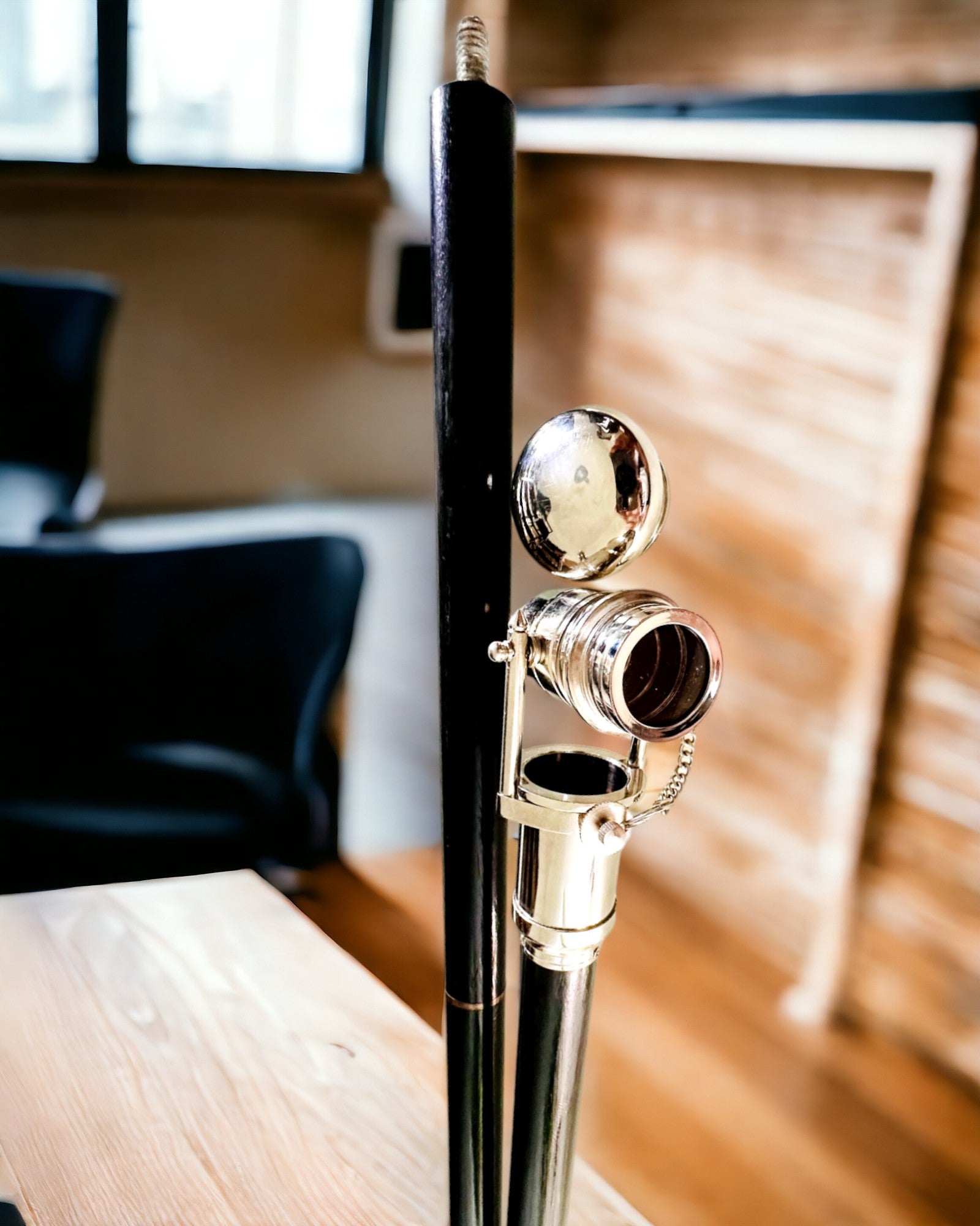 GÅSTOK MED HÅNDTAG OG KIKKERTFUNKTION – ELEGANT OG MODERNE, 95 CM - kaptajnens "Navigator's Crest"