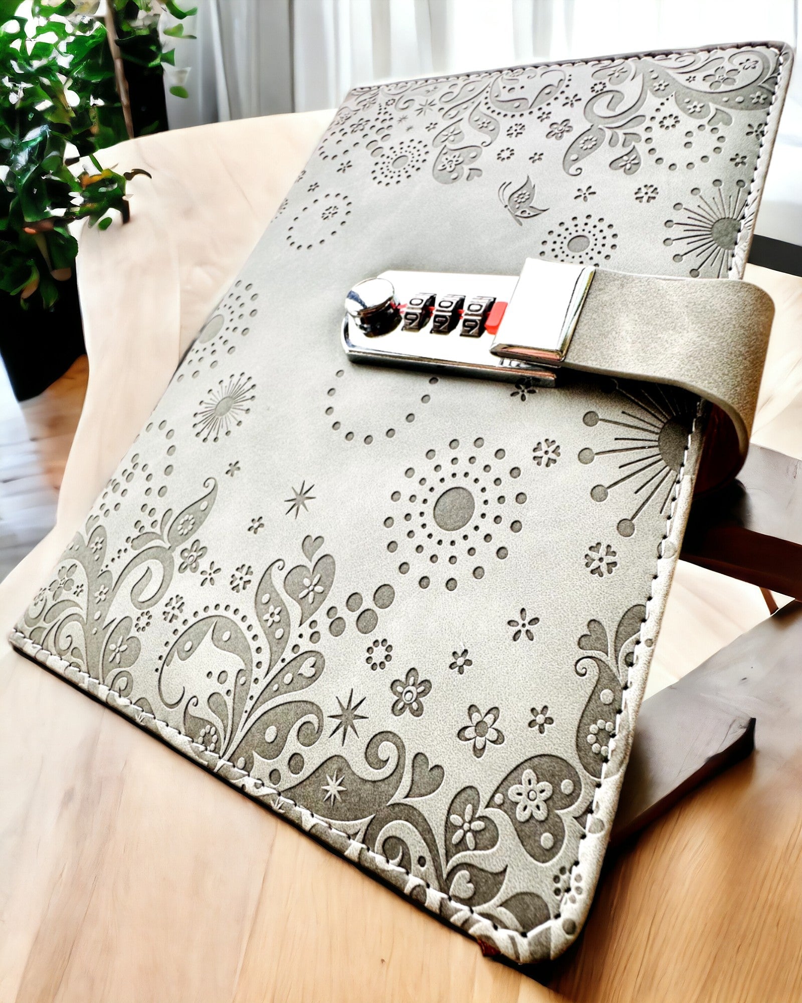 Eksklusiv Notesbog, PU-læder, A5 med Kodelås - "Secret Journal", personliggørelse med gravering