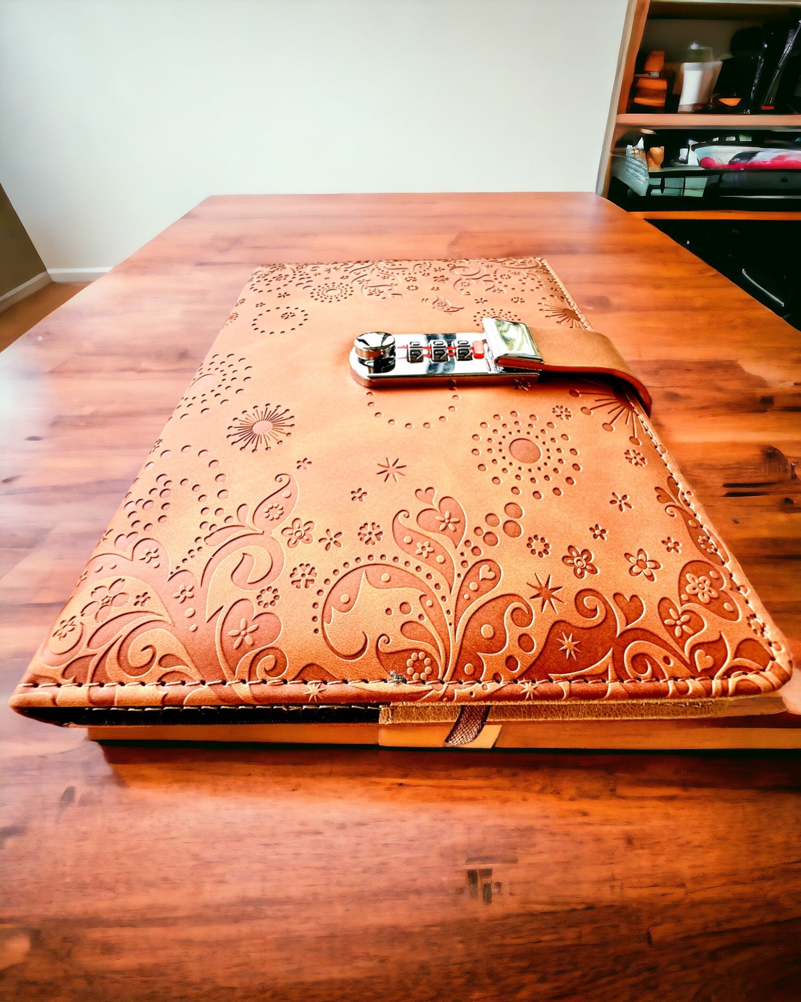 Eksklusiv Notesbog, PU-læder, A5 med Kodelås - "Secret Journal", personliggørelse med gravering