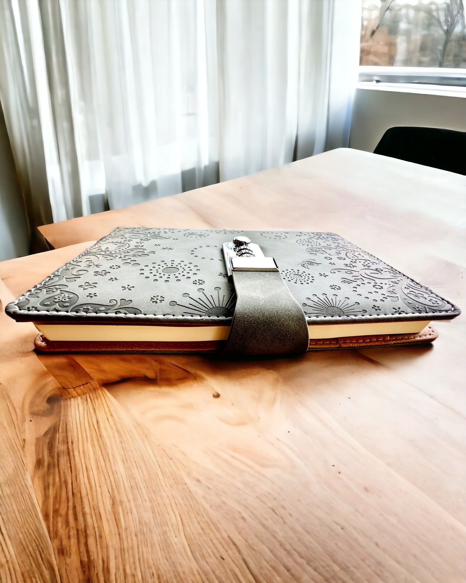 Eksklusiv Notesbog, PU-læder, A5 med Kodelås - "Secret Journal", personliggørelse med gravering