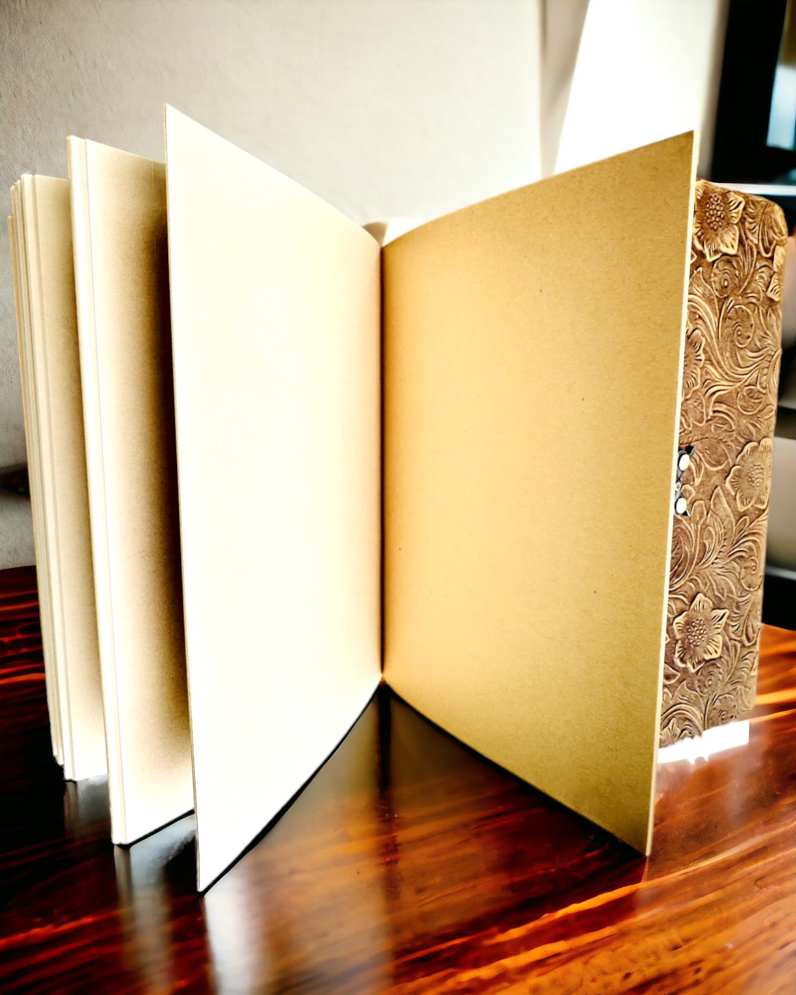 Luksuriøs Retro Notesbog med Læderomslag - "Vintage Elegance", 480 sider, mulighed for personlig gravering