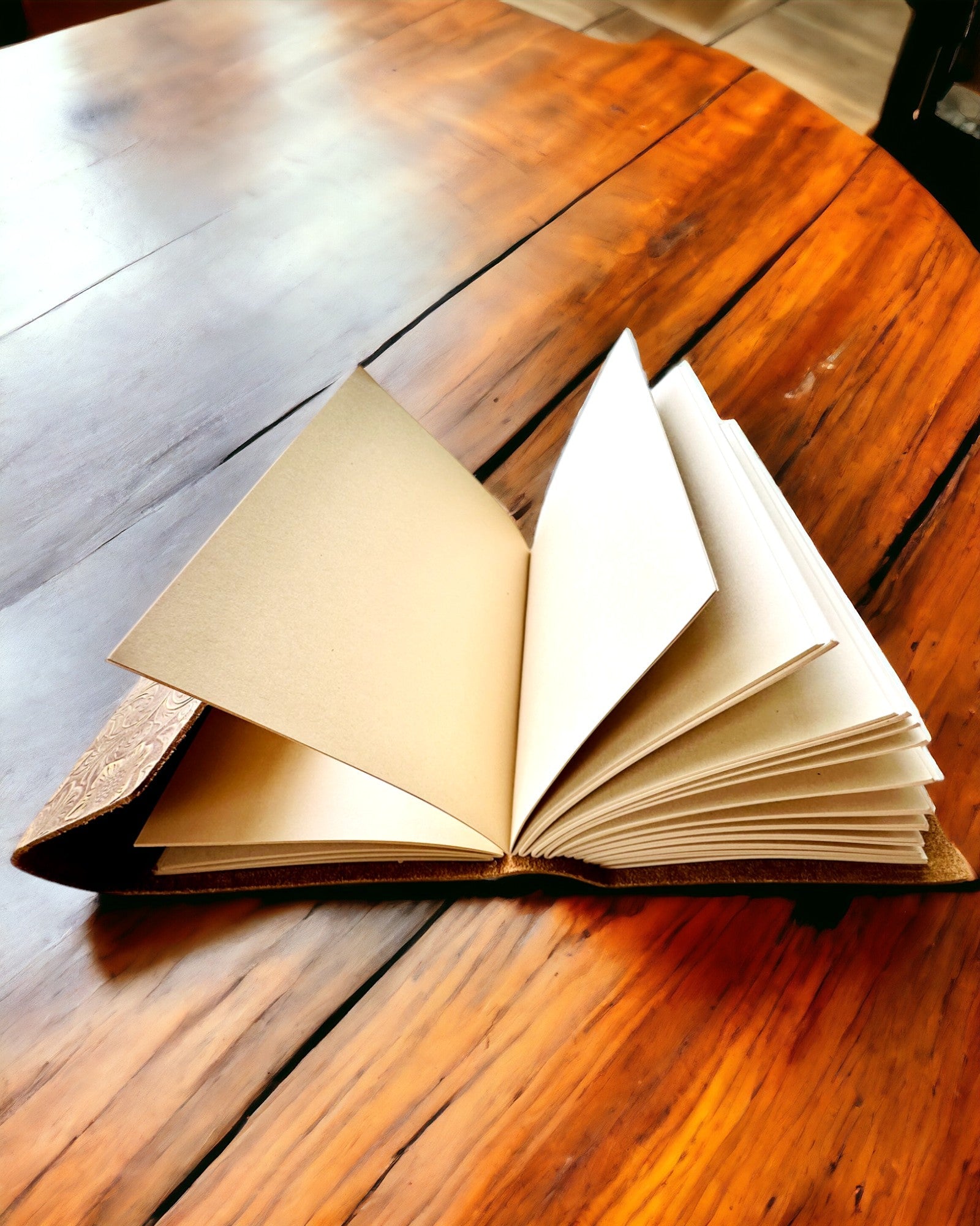 Luksuriøs Retro Notesbog med Læderomslag - "Vintage Elegance", 480 sider, mulighed for personlig gravering