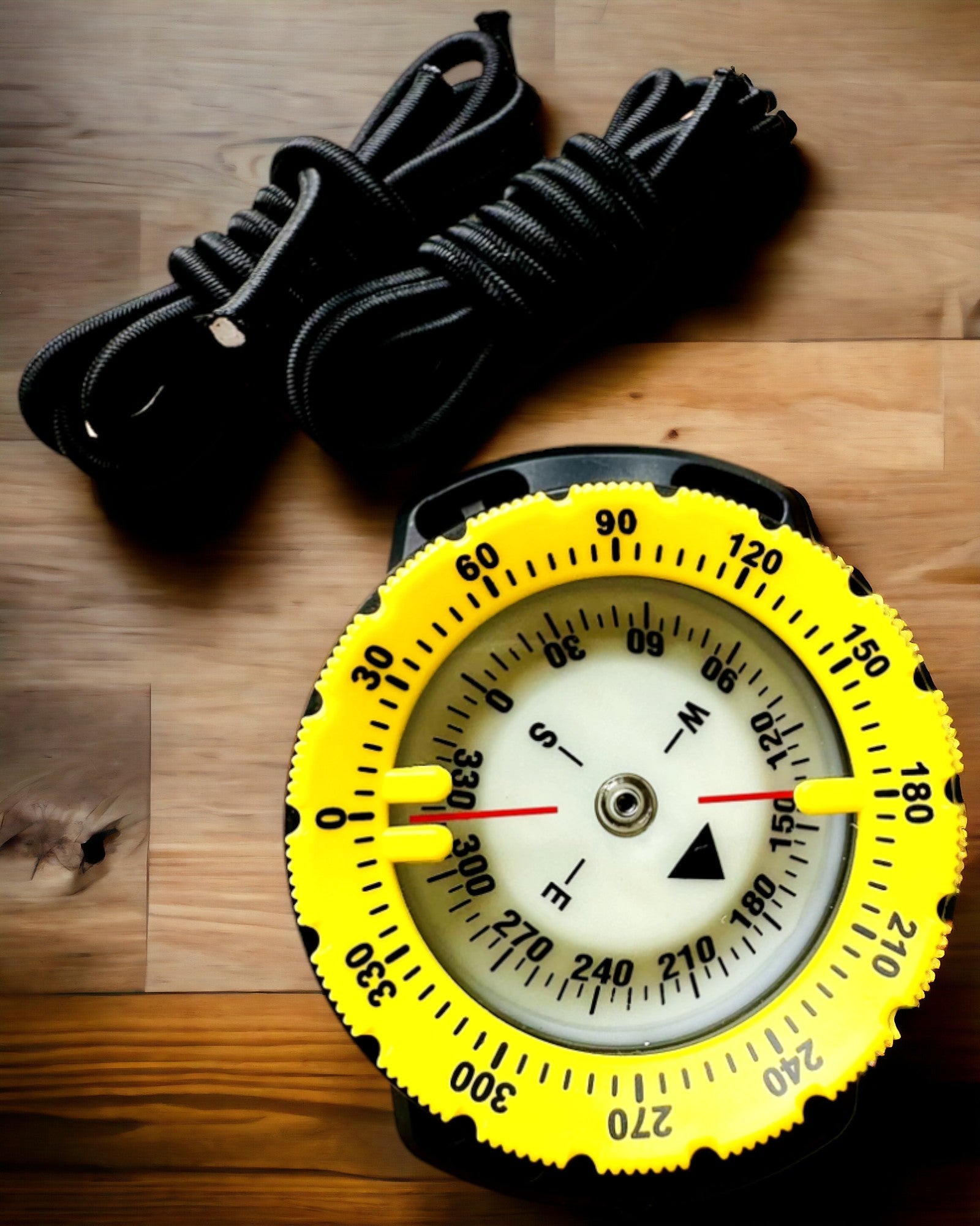 Dykkerkompas AquaGuide - vandtæt kompas med luminescensfunktion og fleksibelt rem, mulighed for personalisering