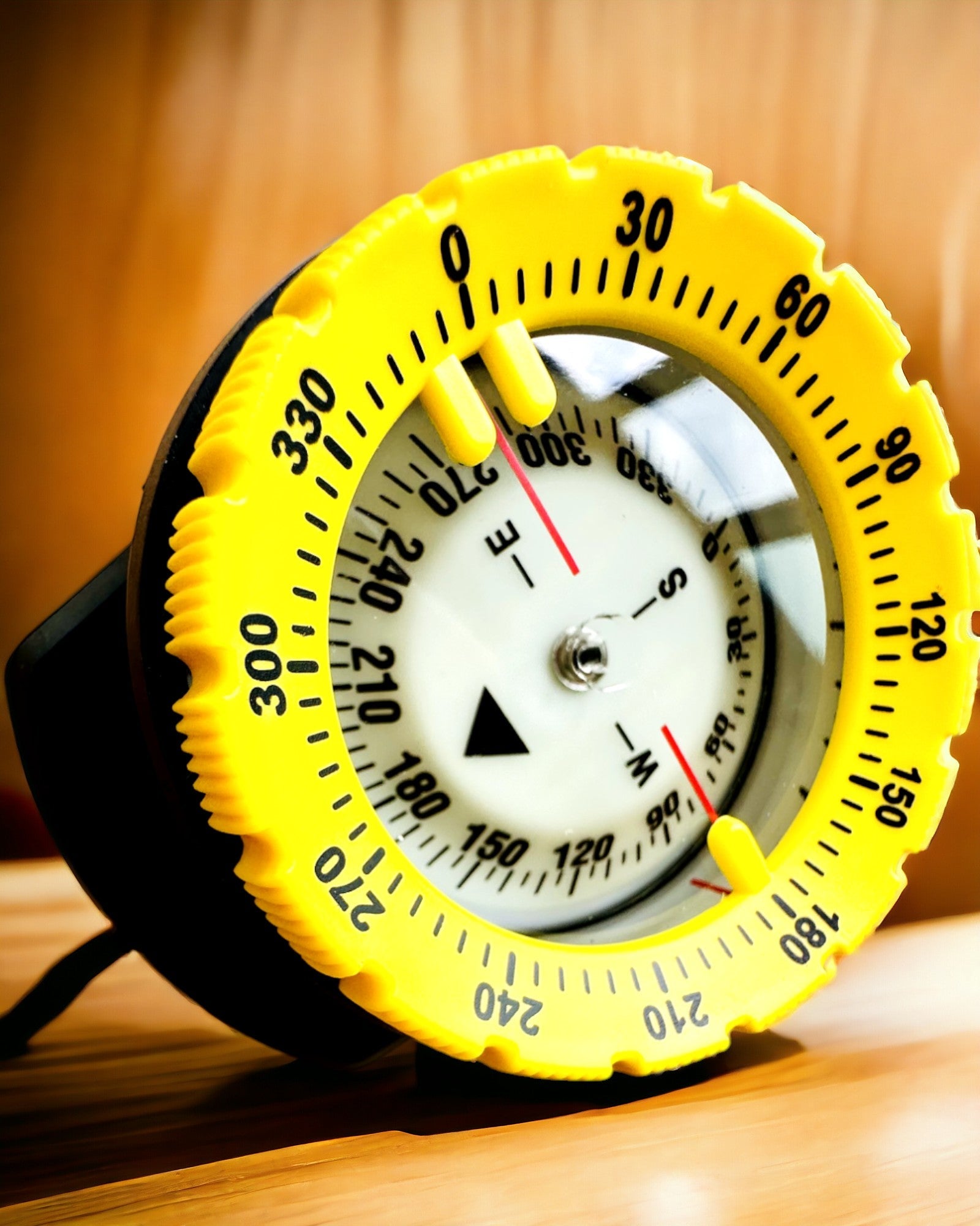 Dykkerkompas AquaGuide - vandtæt kompas med luminescensfunktion og fleksibelt rem, mulighed for personalisering