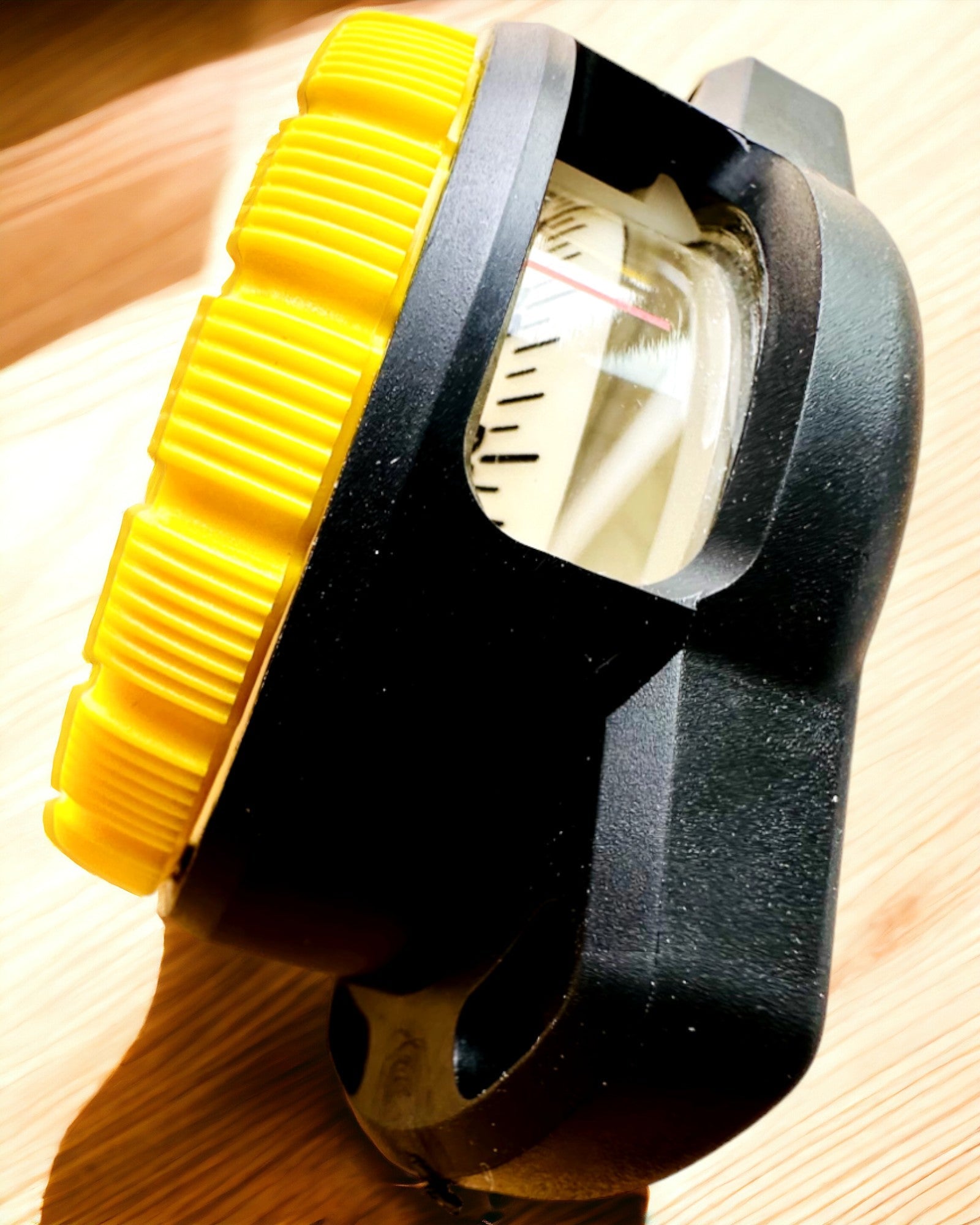 Dykkerkompas AquaGuide - vandtæt kompas med luminescensfunktion og fleksibelt rem, mulighed for personalisering