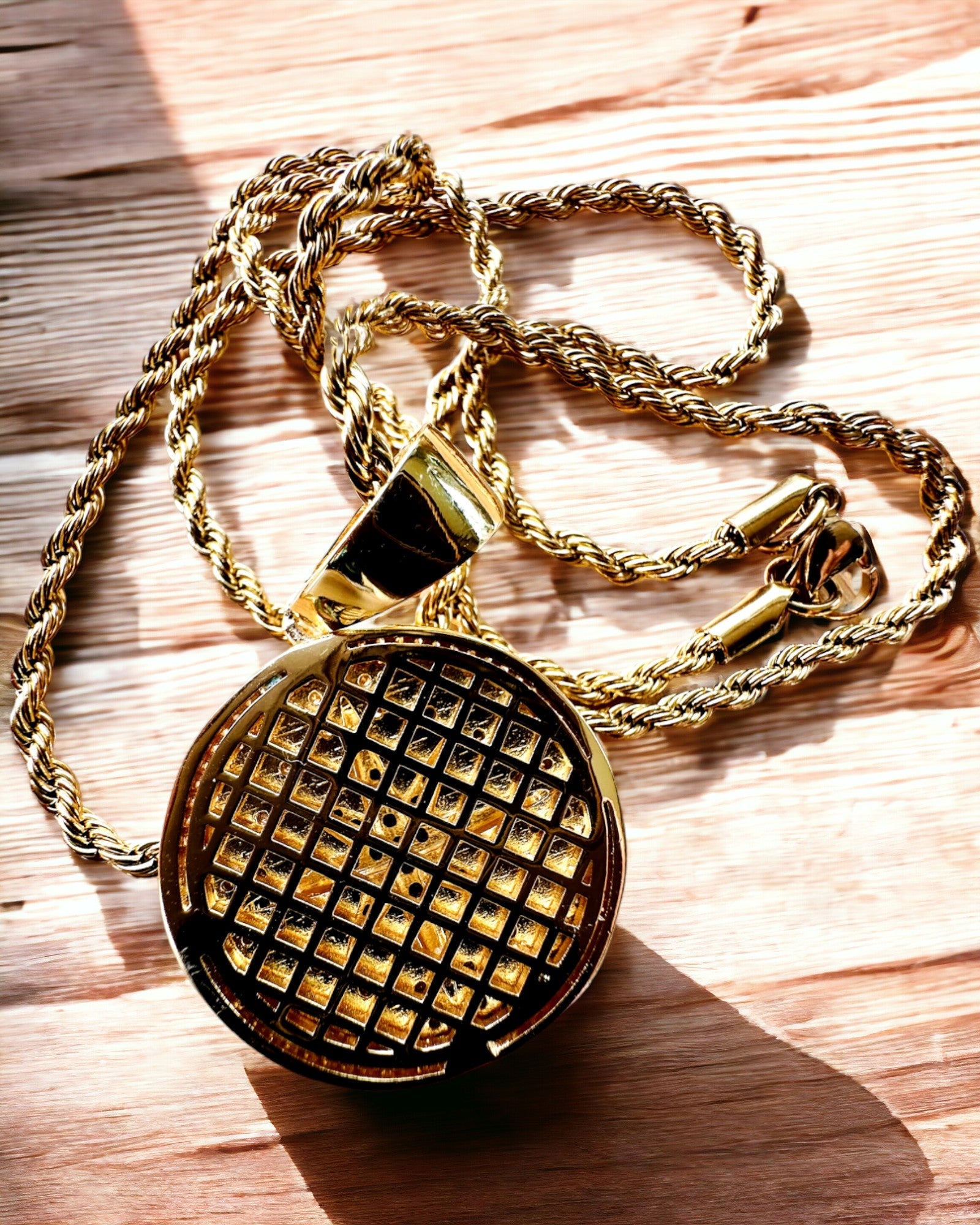 Halskæde med Kompasvedhæng i Glamour Stil med Zirkoner til Kvinder og Mænd - guld farve, gravering