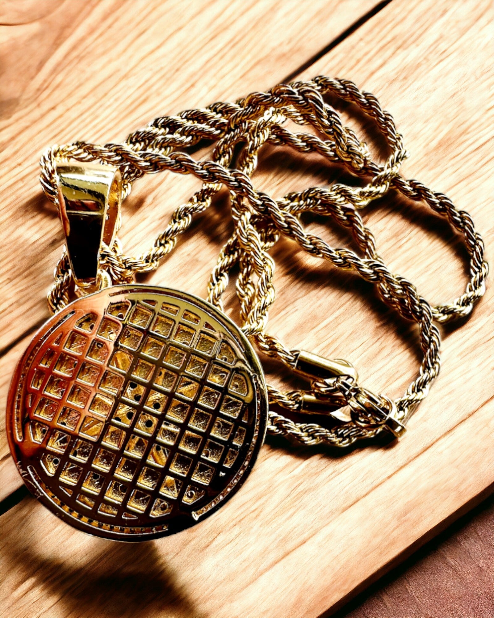 Halskæde med Kompasvedhæng i Glamour Stil med Zirkoner til Kvinder og Mænd - guld farve, gravering