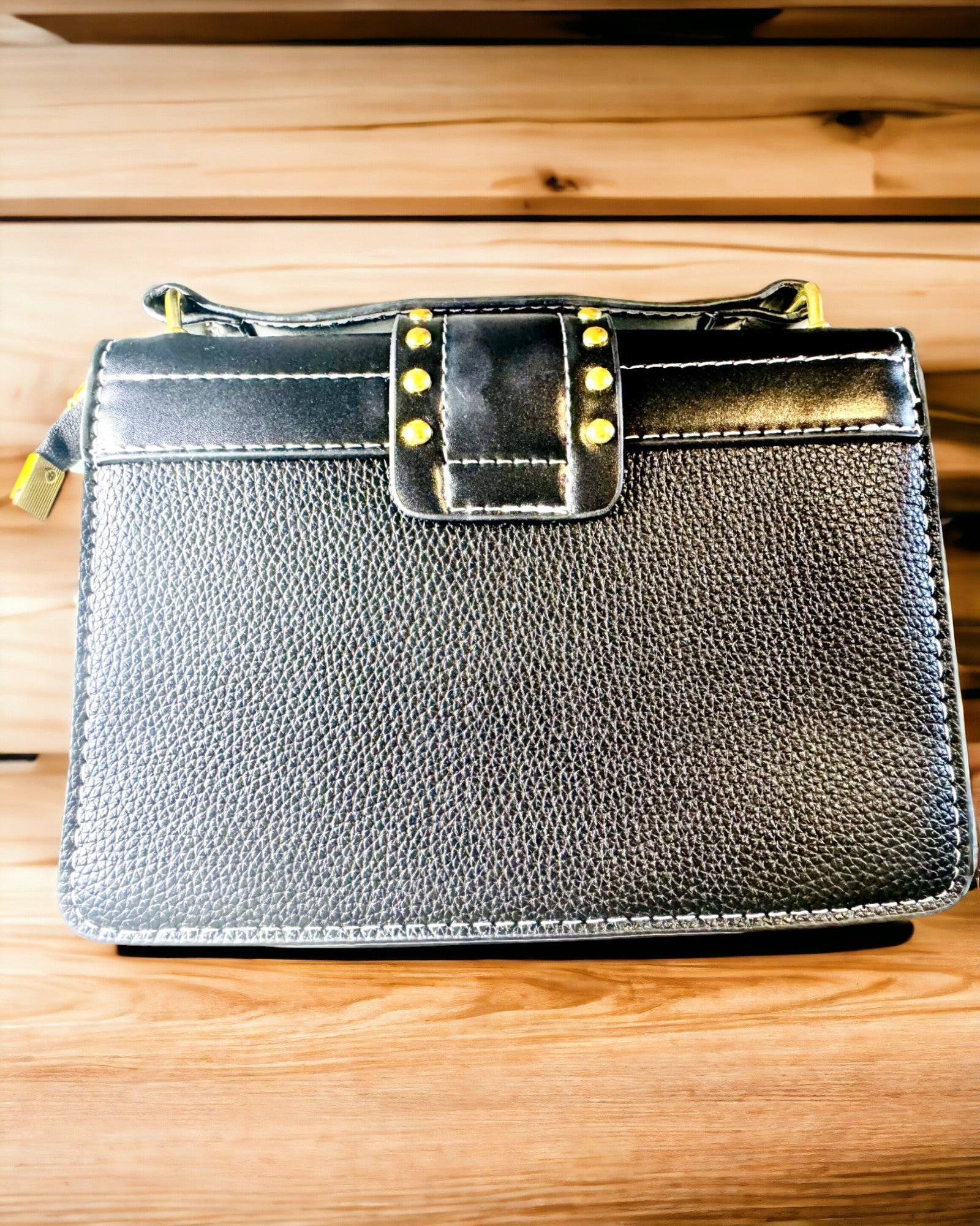 Moderne Firkantet Skuldertaske med Løve Accent - farve sort